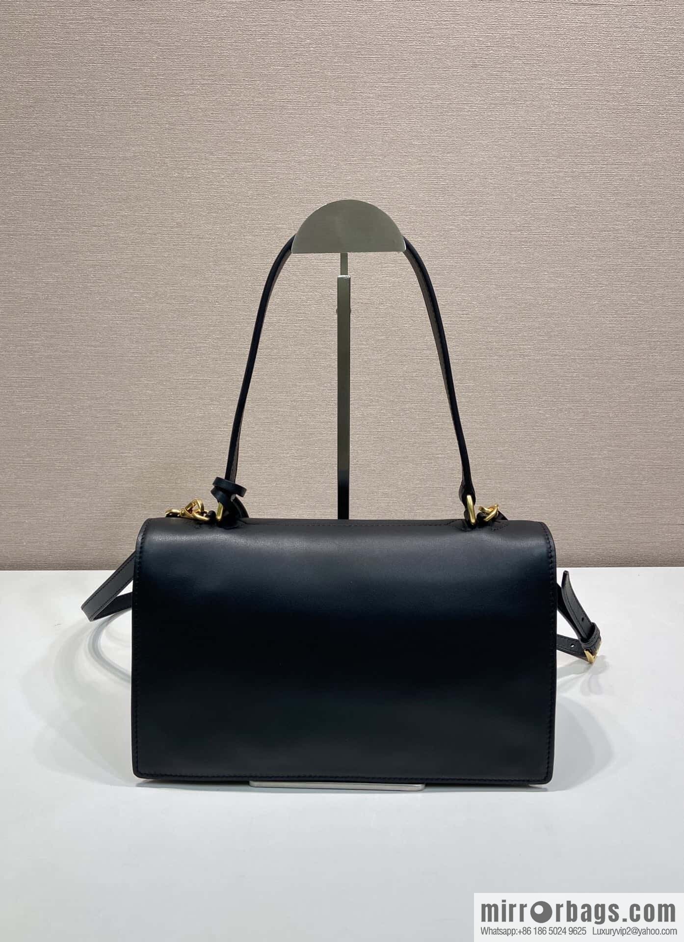 PRADA 🎉 new catwalk model 🎉 1BN023 calfskin 🎉🎉 black