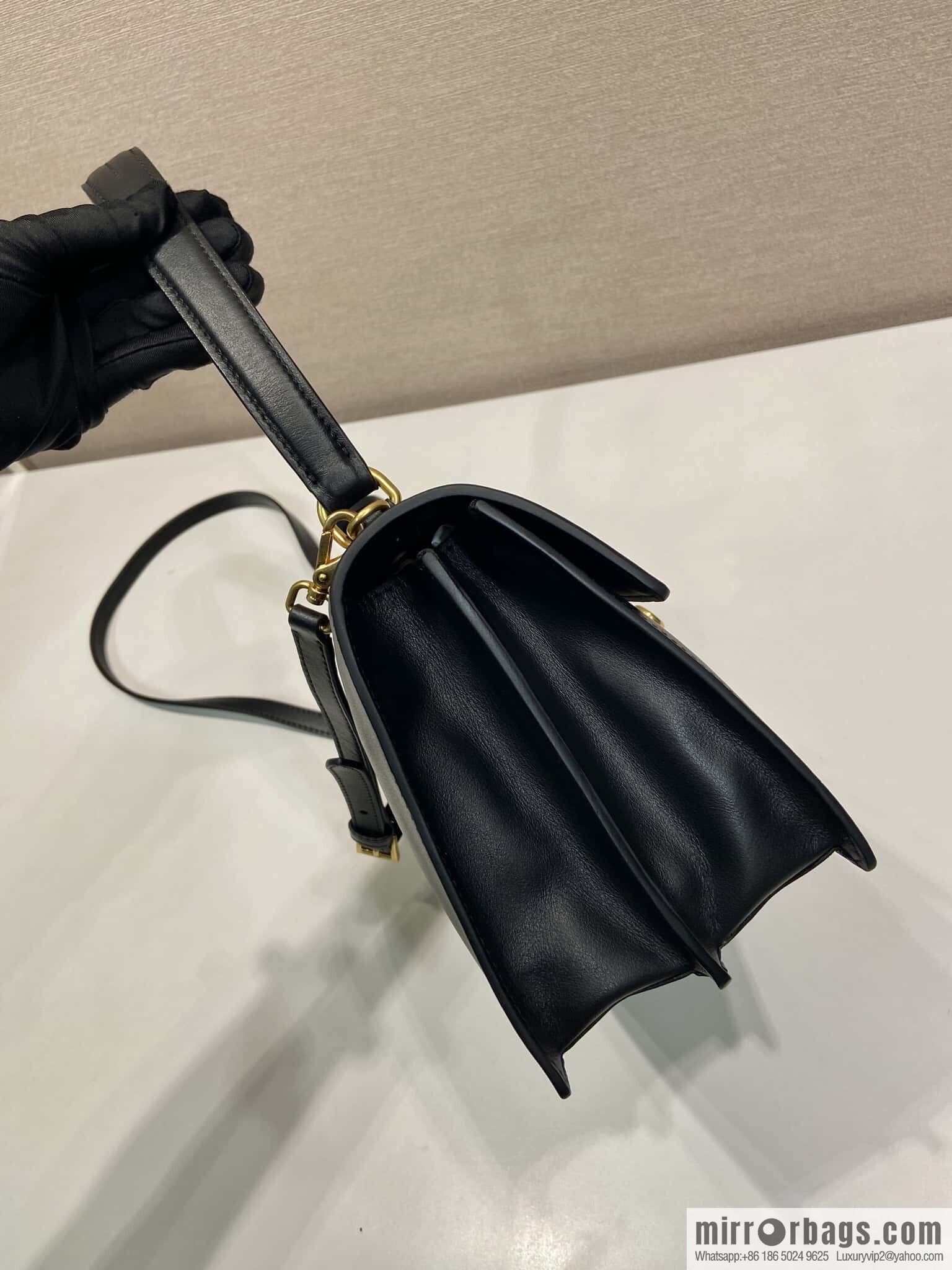 PRADA 🎉 new catwalk model 🎉 1BN023 calfskin 🎉🎉 black
