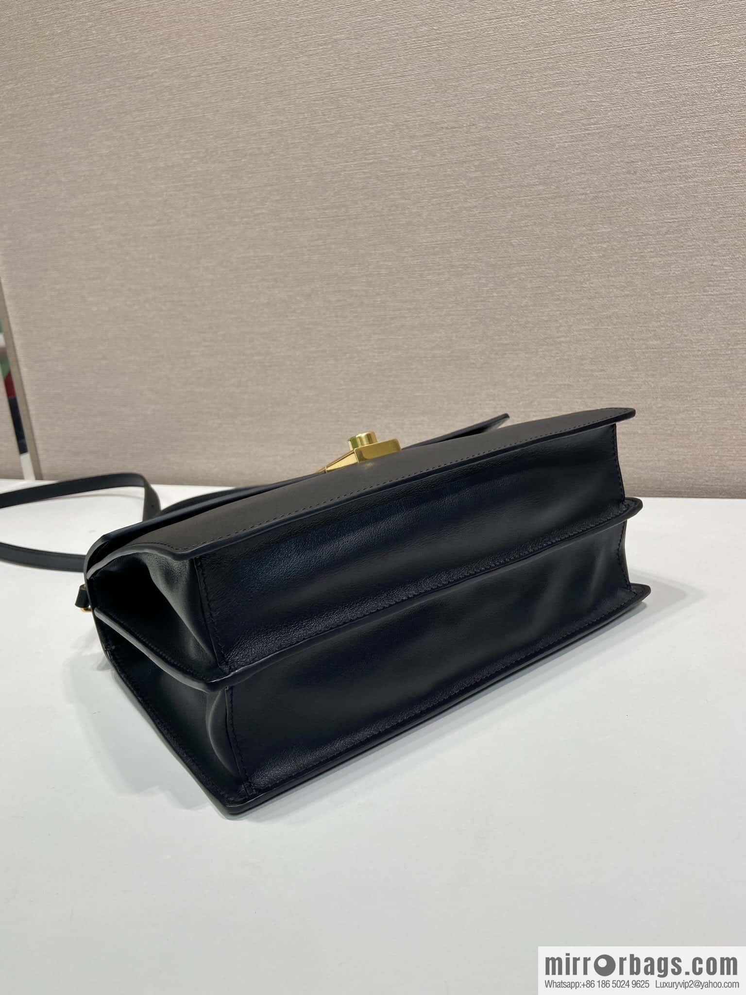 PRADA 🎉 new catwalk model 🎉 1BN023 calfskin 🎉🎉 black