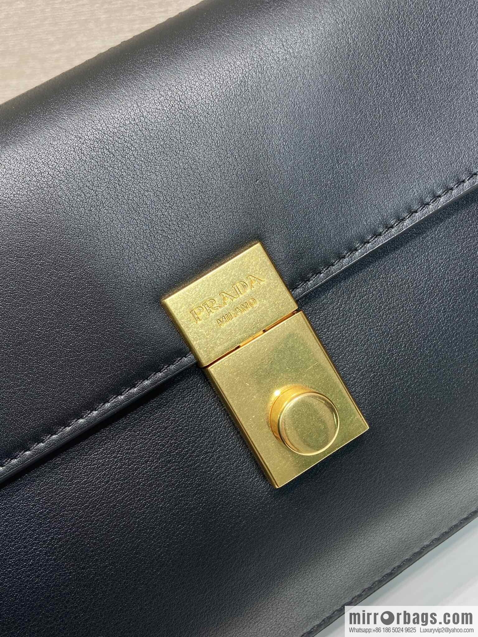 PRADA 🎉 new catwalk model 🎉 1BN023 calfskin 🎉🎉 black