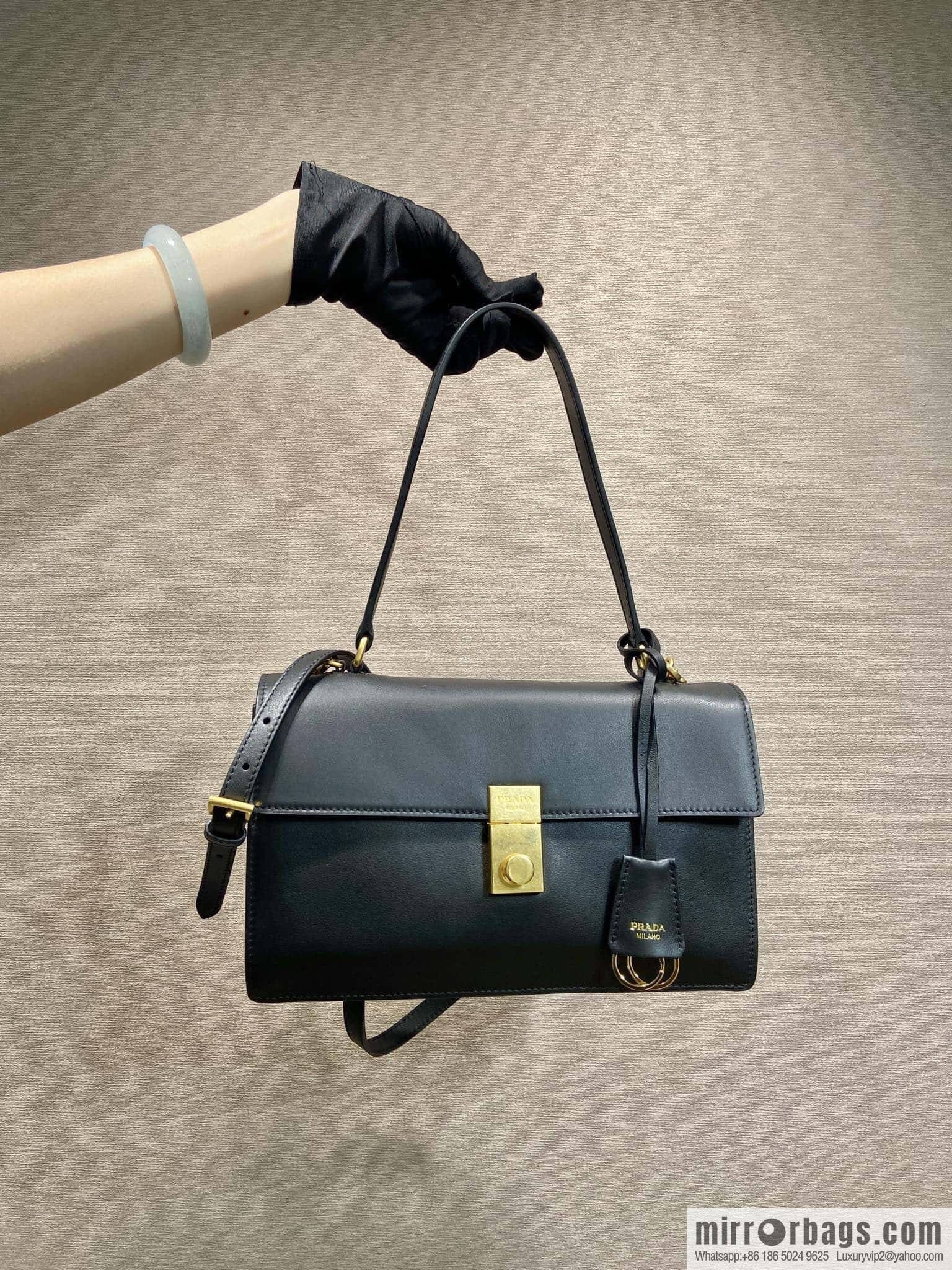 PRADA 🎉 new catwalk model 🎉 1BN023 calfskin 🎉🎉 black