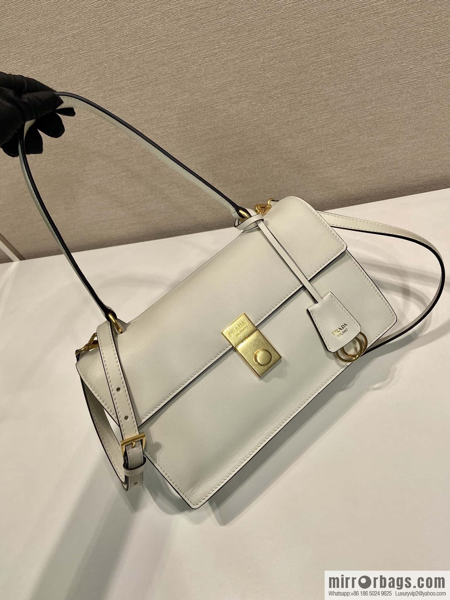 PRADA 🎉 new catwalk model 🎉 1BN023 calfskin 🎉🎉 white