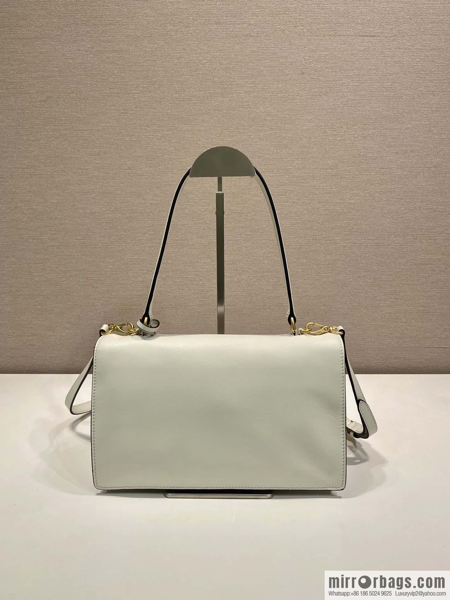 PRADA 🎉 new catwalk model 🎉 1BN023 calfskin 🎉🎉 white