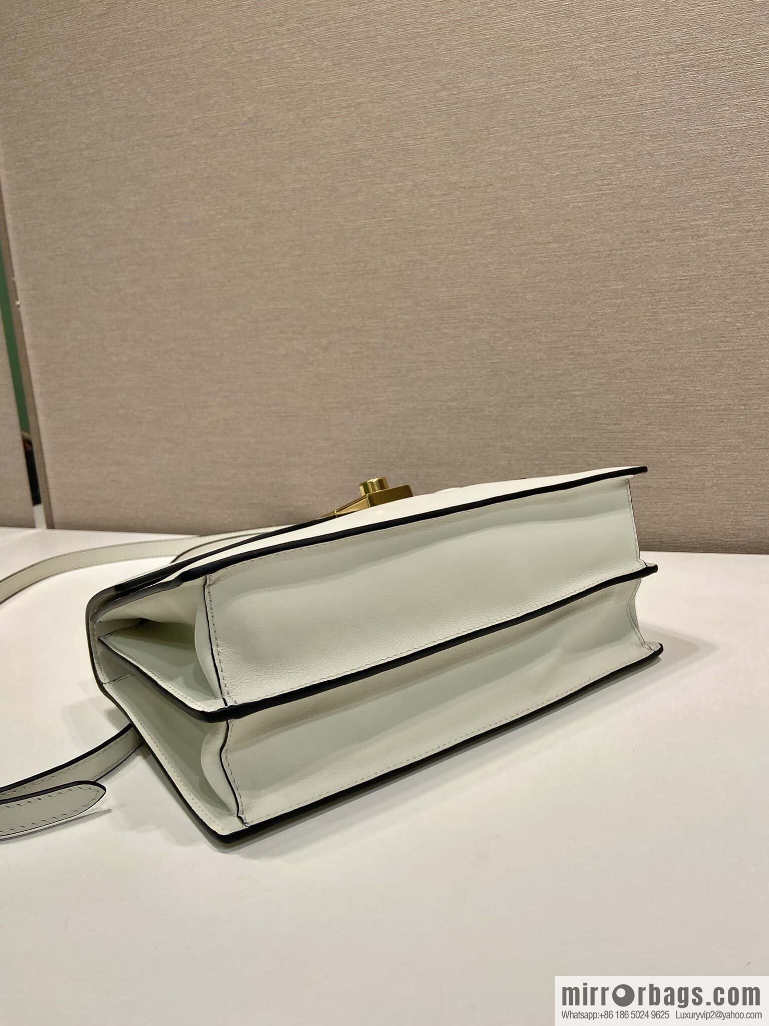 PRADA 🎉 new catwalk model 🎉 1BN023 calfskin 🎉🎉 white