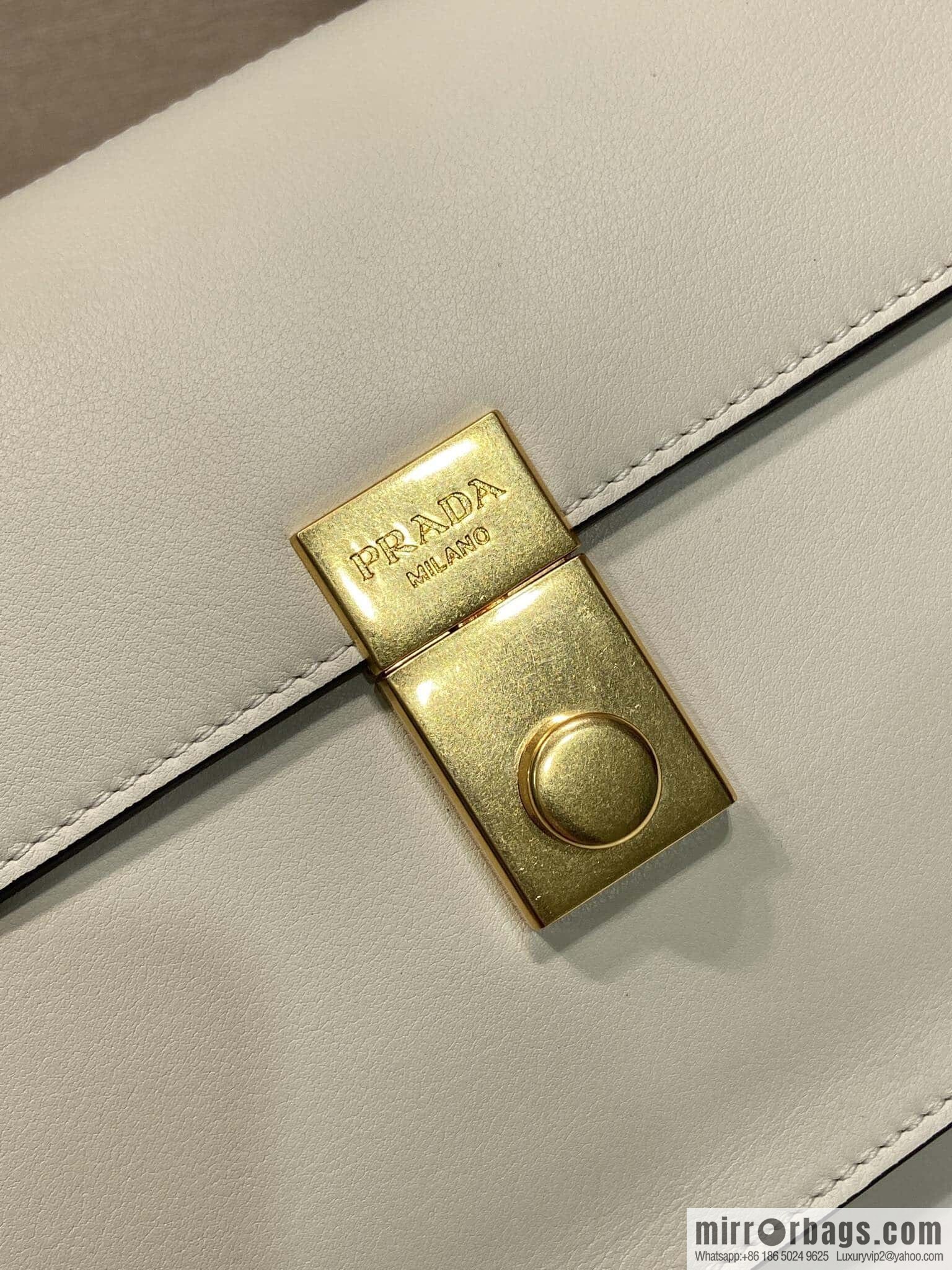 PRADA 🎉 new catwalk model 🎉 1BN023 calfskin 🎉🎉 white