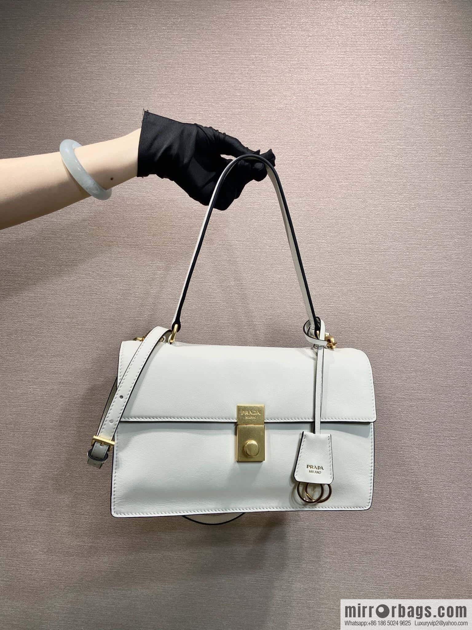 PRADA 🎉 new catwalk model 🎉 1BN023 calfskin 🎉🎉 white
