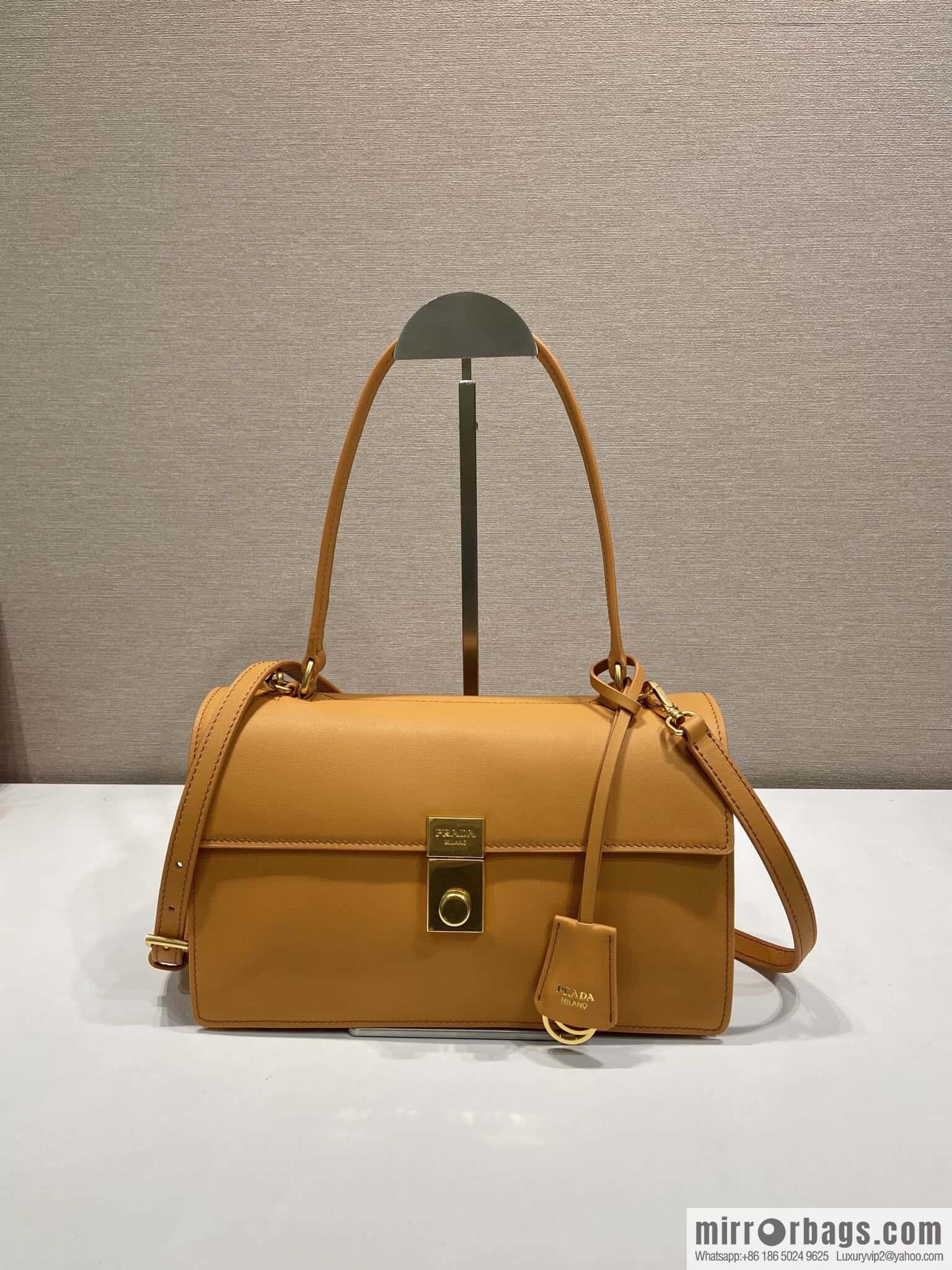 PRADA 🎉 new catwalk model 🎉 1BN023 calfskin 🎉🎉 orange