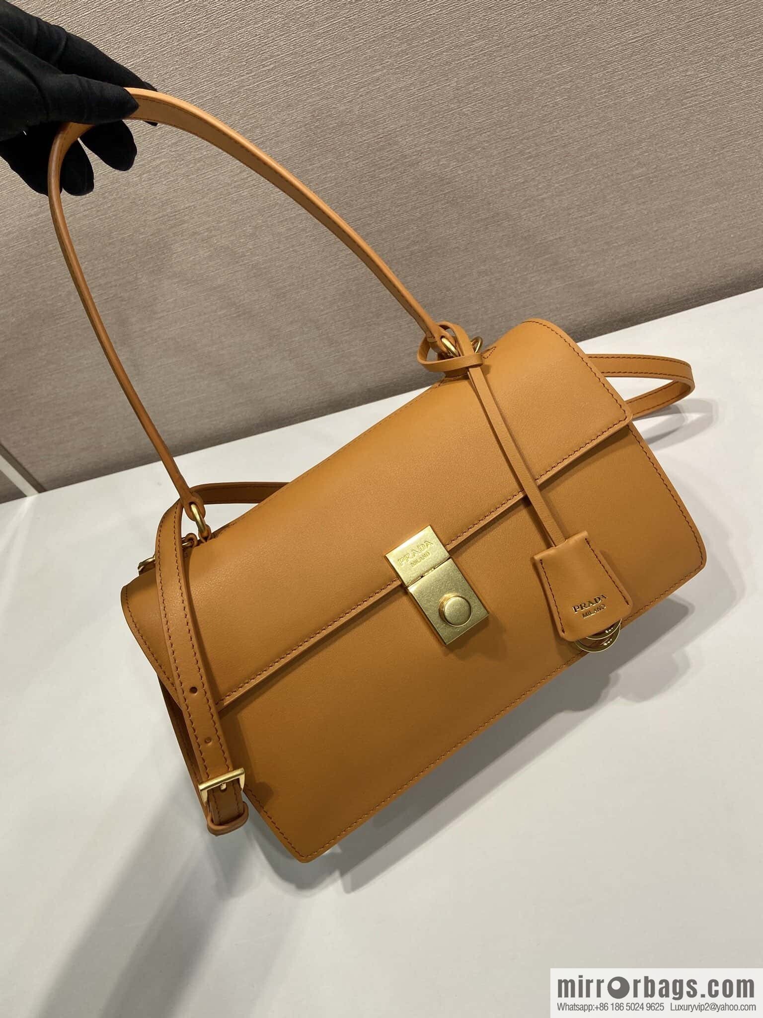 PRADA 🎉 new catwalk model 🎉 1BN023 calfskin 🎉🎉 orange