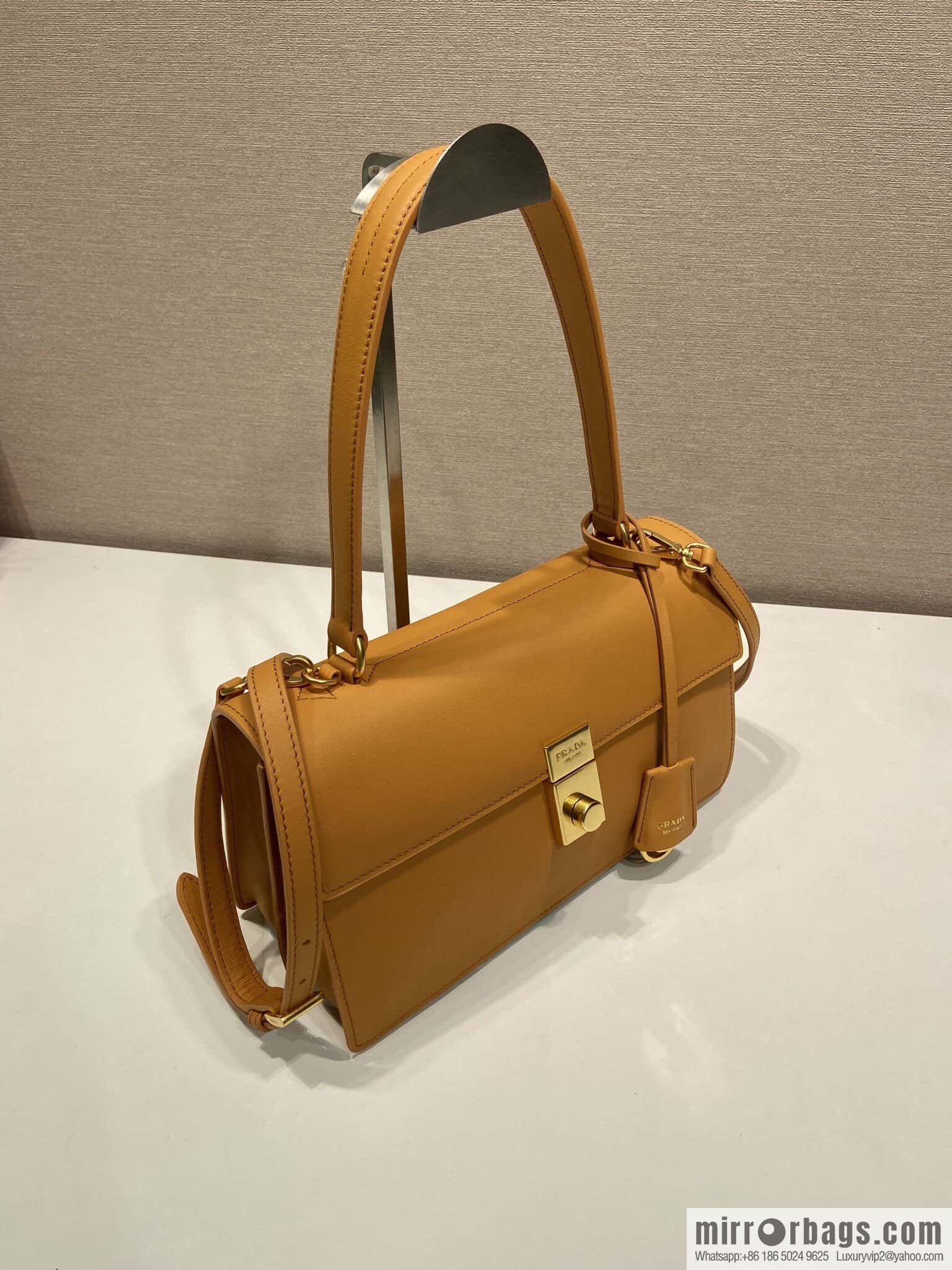 PRADA 🎉 new catwalk model 🎉 1BN023 calfskin 🎉🎉 orange