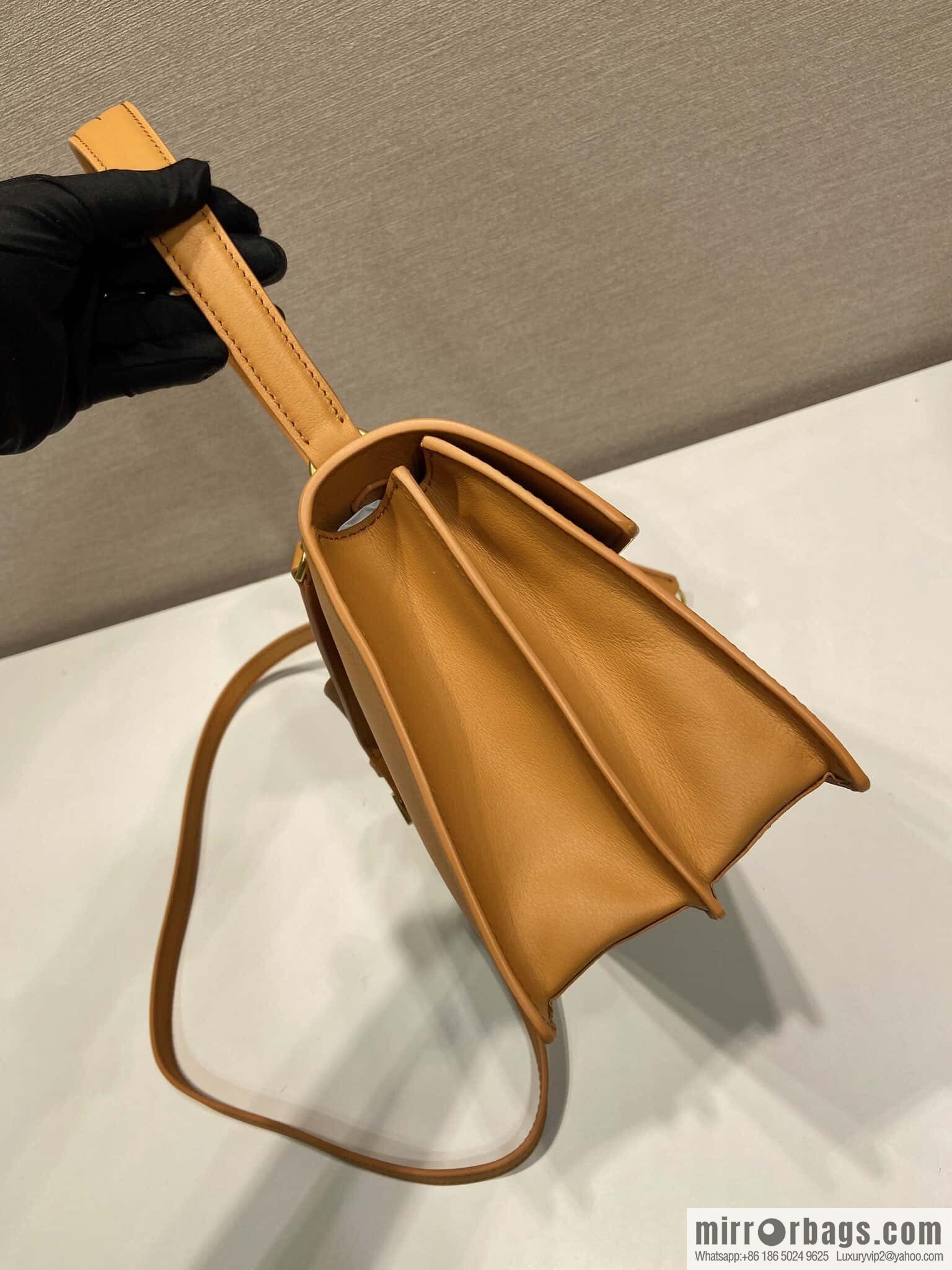 PRADA 🎉 new catwalk model 🎉 1BN023 calfskin 🎉🎉 orange