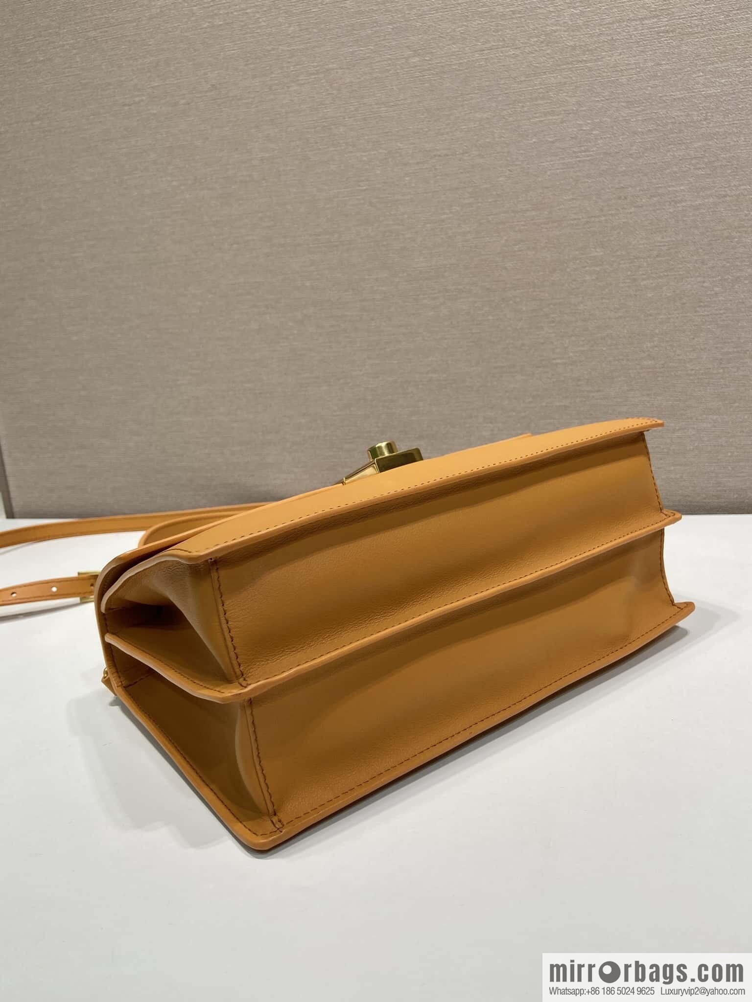 PRADA 🎉 new catwalk model 🎉 1BN023 calfskin 🎉🎉 orange