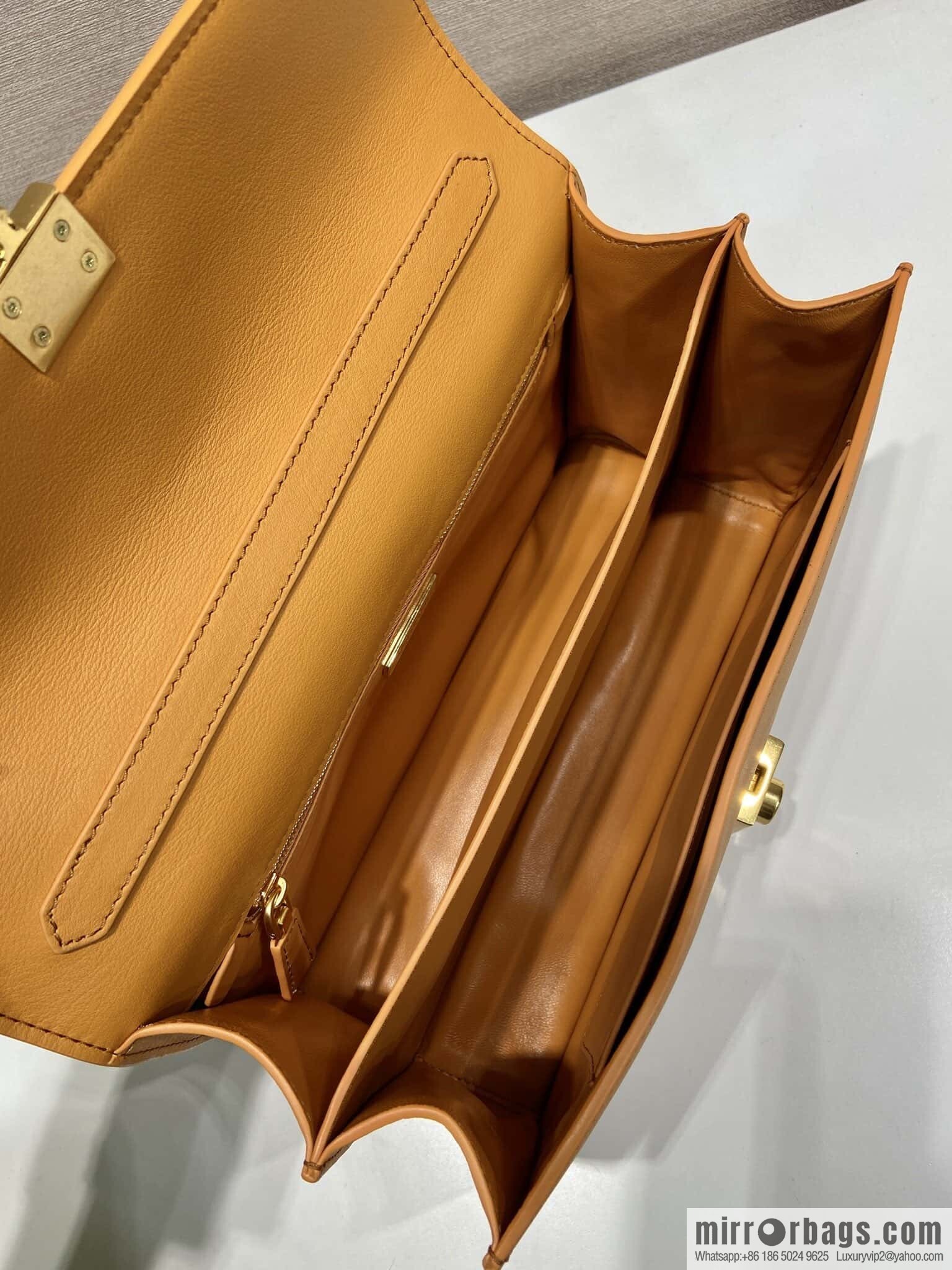 PRADA 🎉 new catwalk model 🎉 1BN023 calfskin 🎉🎉 orange