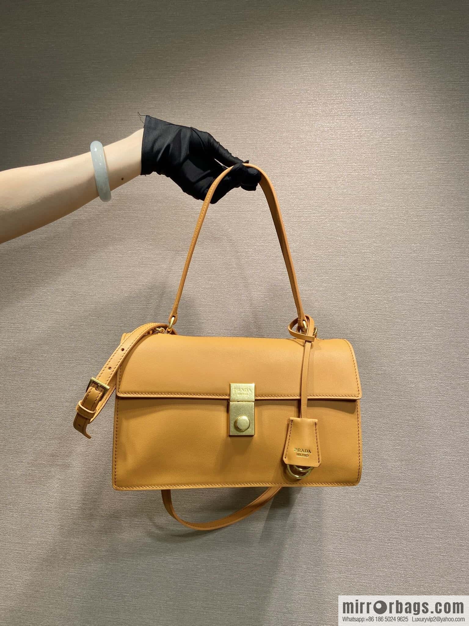PRADA 🎉 new catwalk model 🎉 1BN023 calfskin 🎉🎉 orange