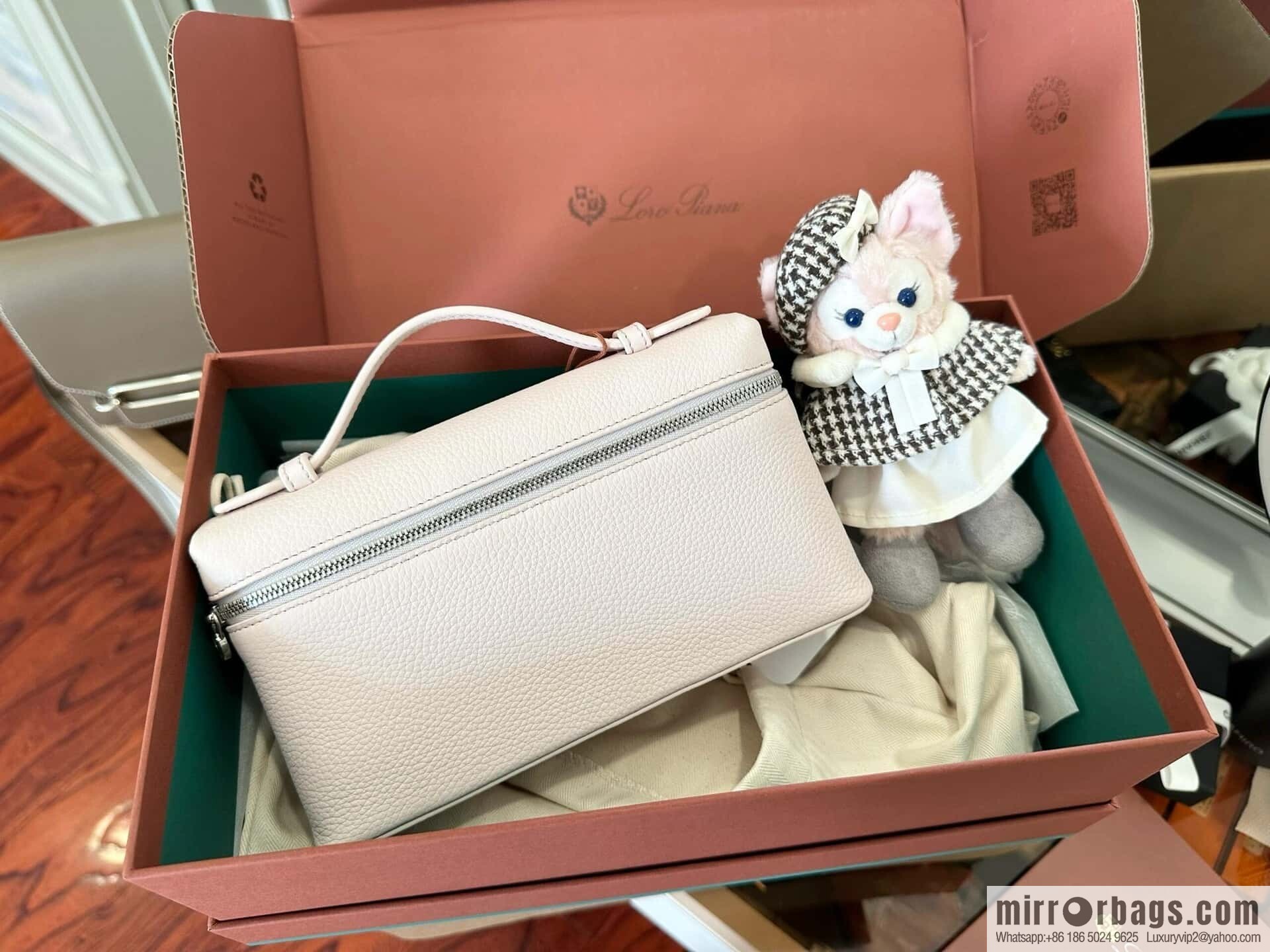 Loro Piana 2nd Generation Extra Pocket L19 Clutch Bag FAN4046 Marble Powder Silver Buckle