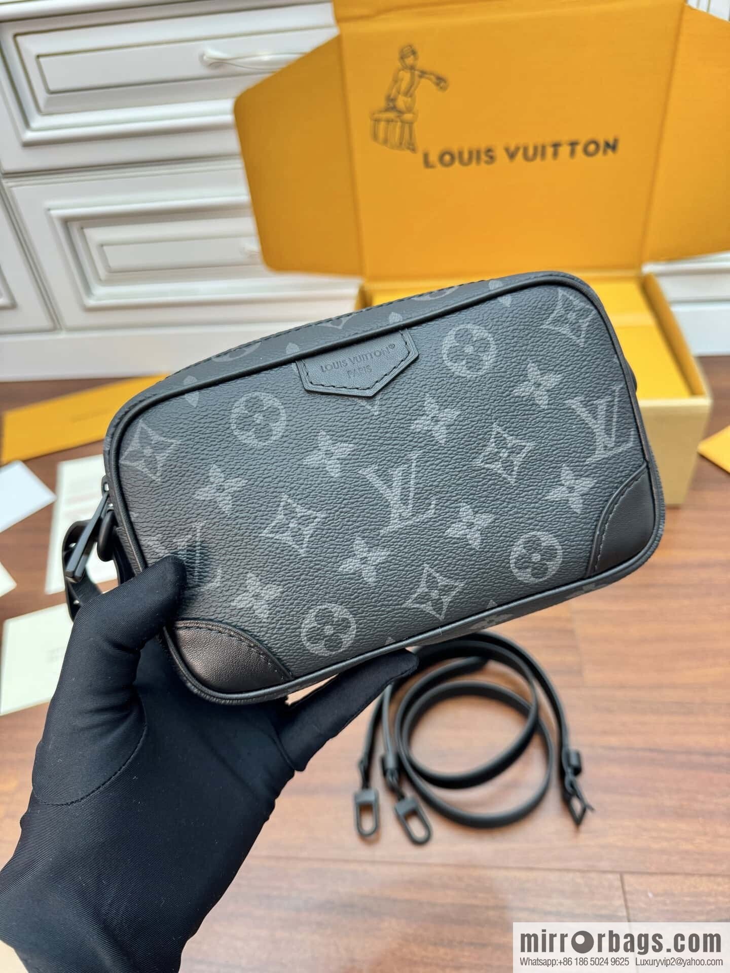 LV M14253 Trocadéro Wearable Wallet