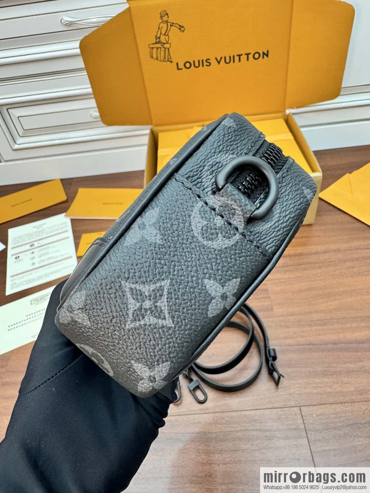 LV M14253 Trocadéro Wearable Wallet