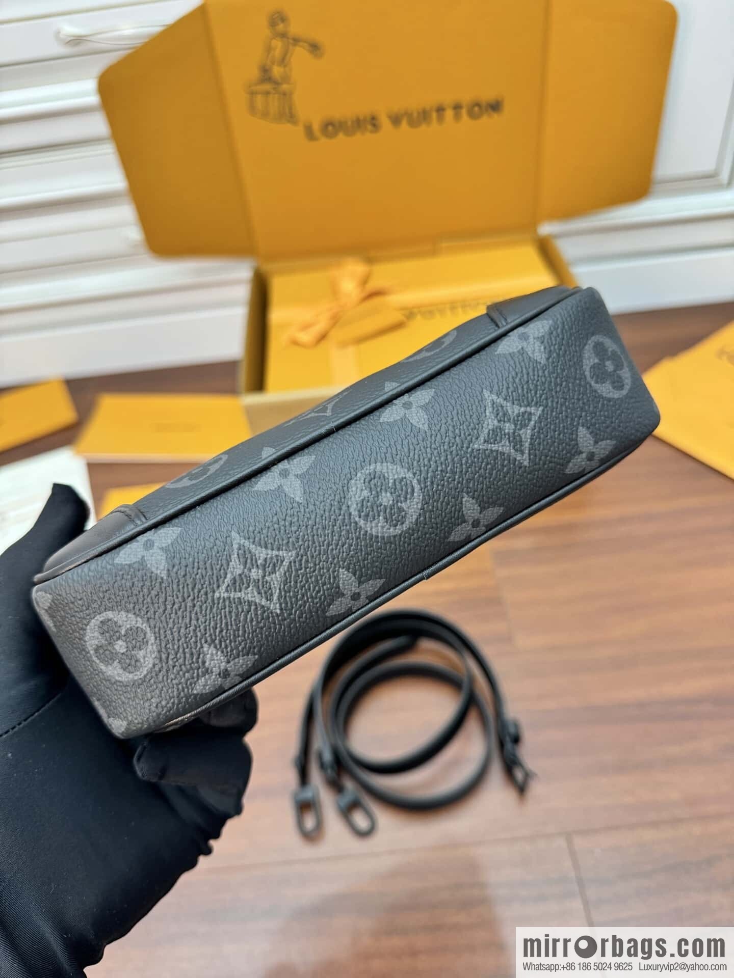 LV M14253 Trocadéro Wearable Wallet