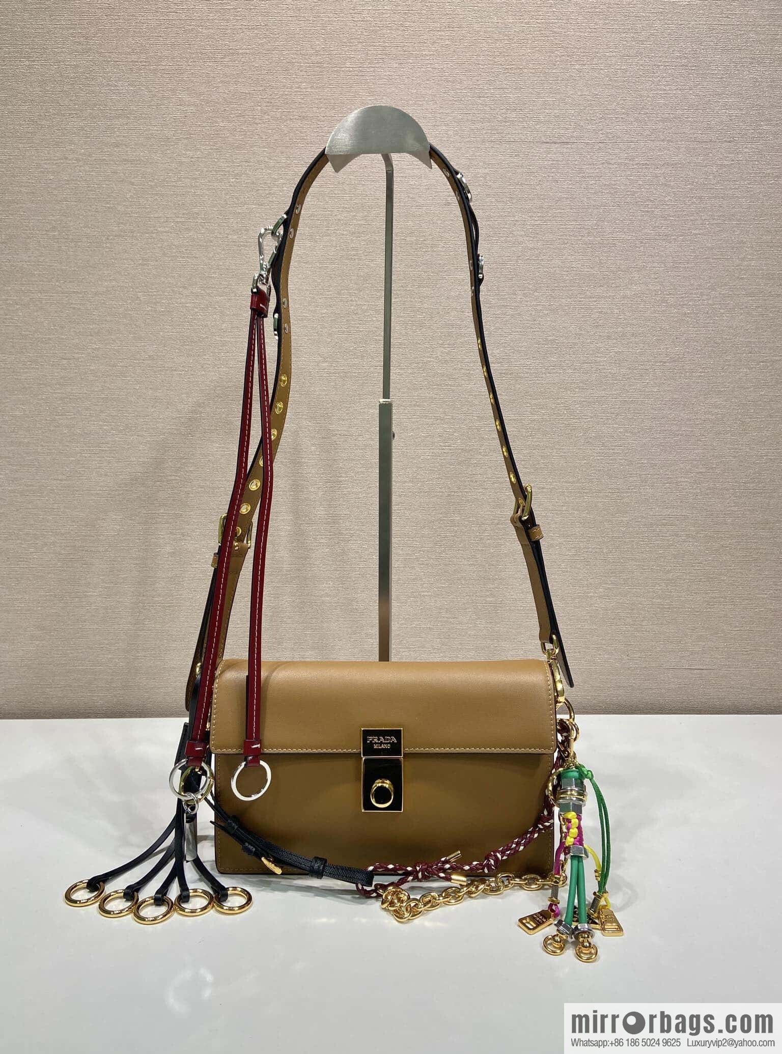 PRADA 🎉 new 🎉 1BD379 small 🎉🎉 new color