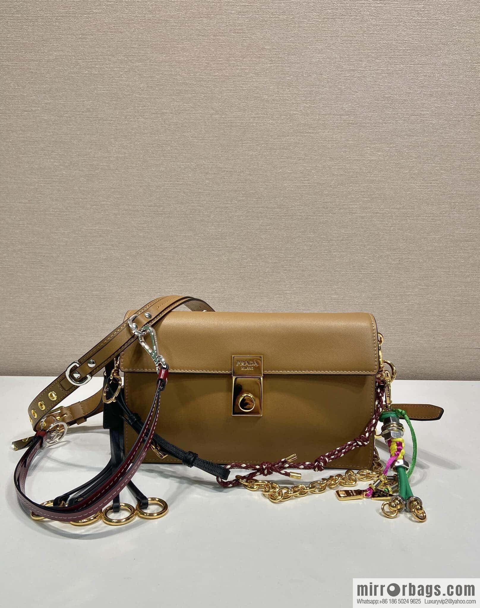 PRADA 🎉 new 🎉 1BD379 small 🎉🎉 new color