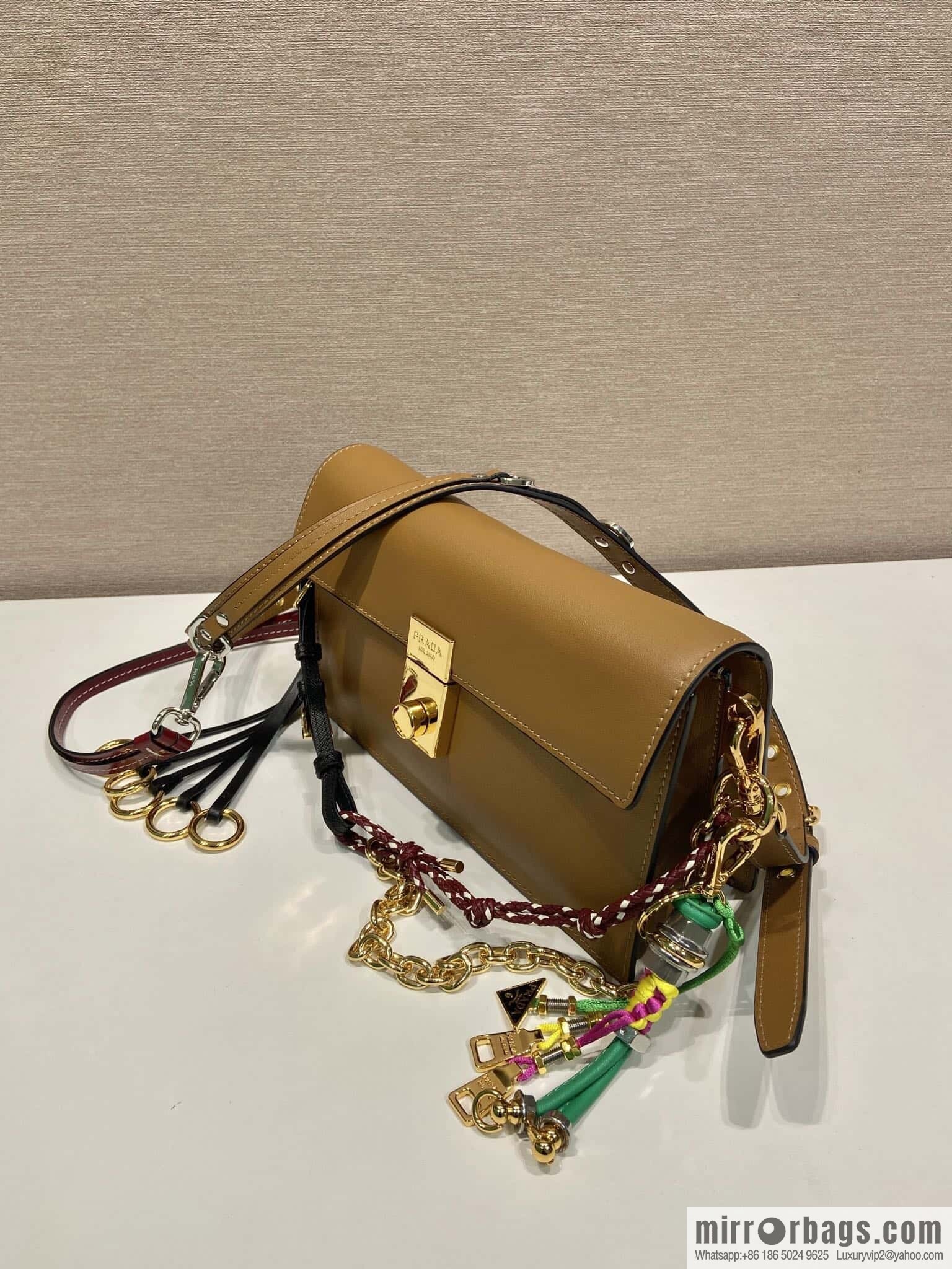 PRADA 🎉 new 🎉 1BD379 small 🎉🎉 new color