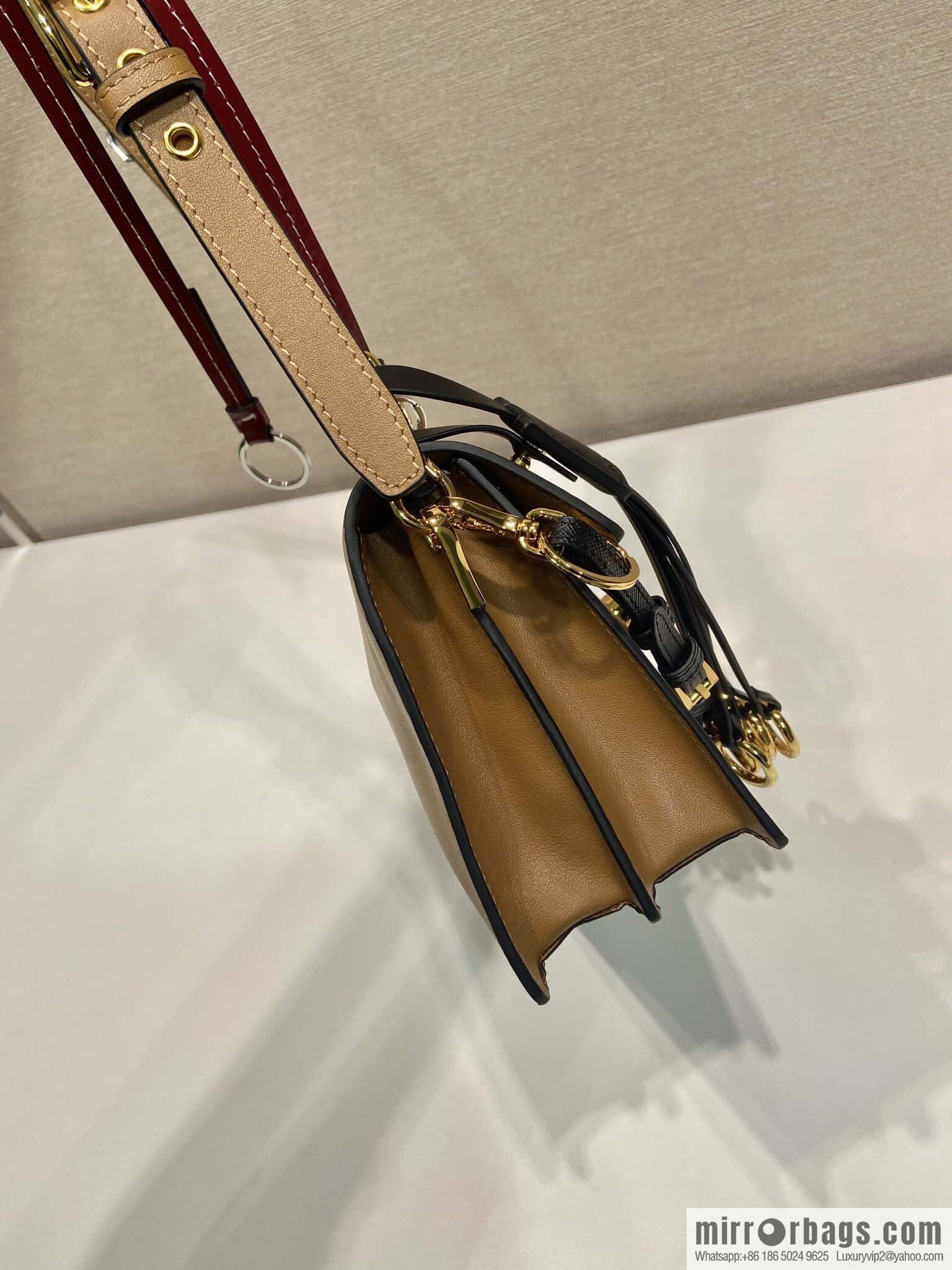 PRADA 🎉 new 🎉 1BD379 small 🎉🎉 new color
