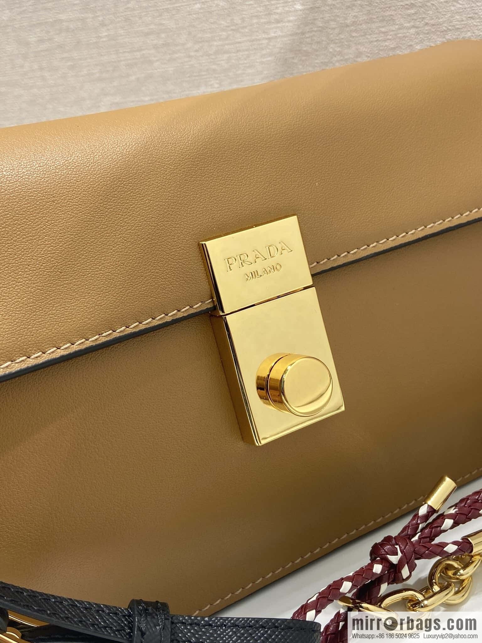 PRADA 🎉 new 🎉 1BD379 small 🎉🎉 new color