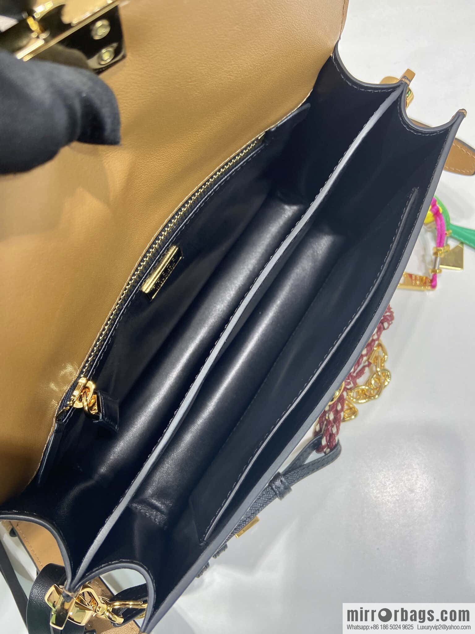 PRADA 🎉 new 🎉 1BD379 small 🎉🎉 new color