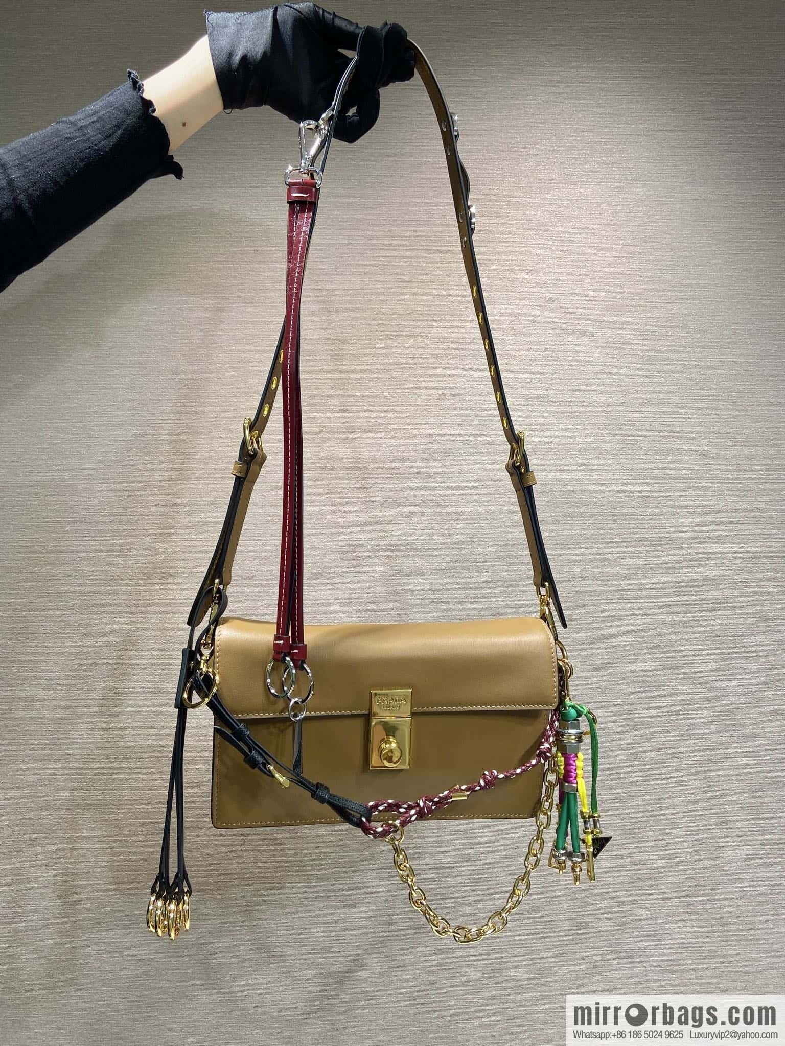 PRADA 🎉 new 🎉 1BD379 small 🎉🎉 new color
