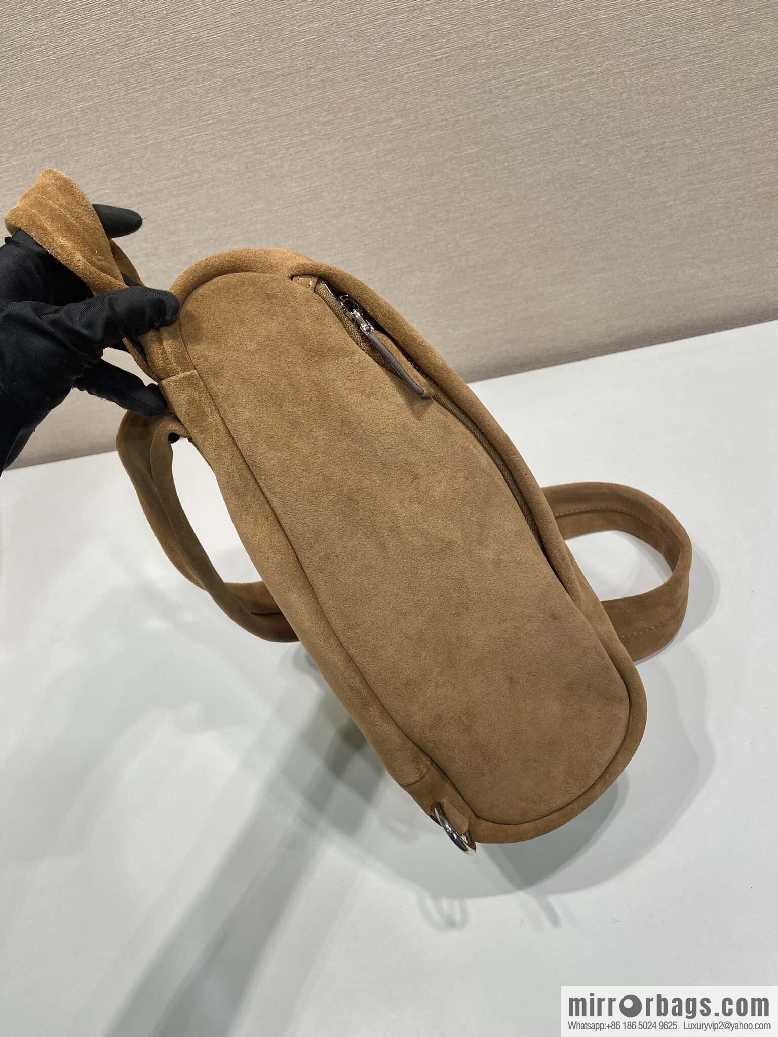 PRADA 🎉 new breast bag 🎉 2VZ114 suede🎉🎉