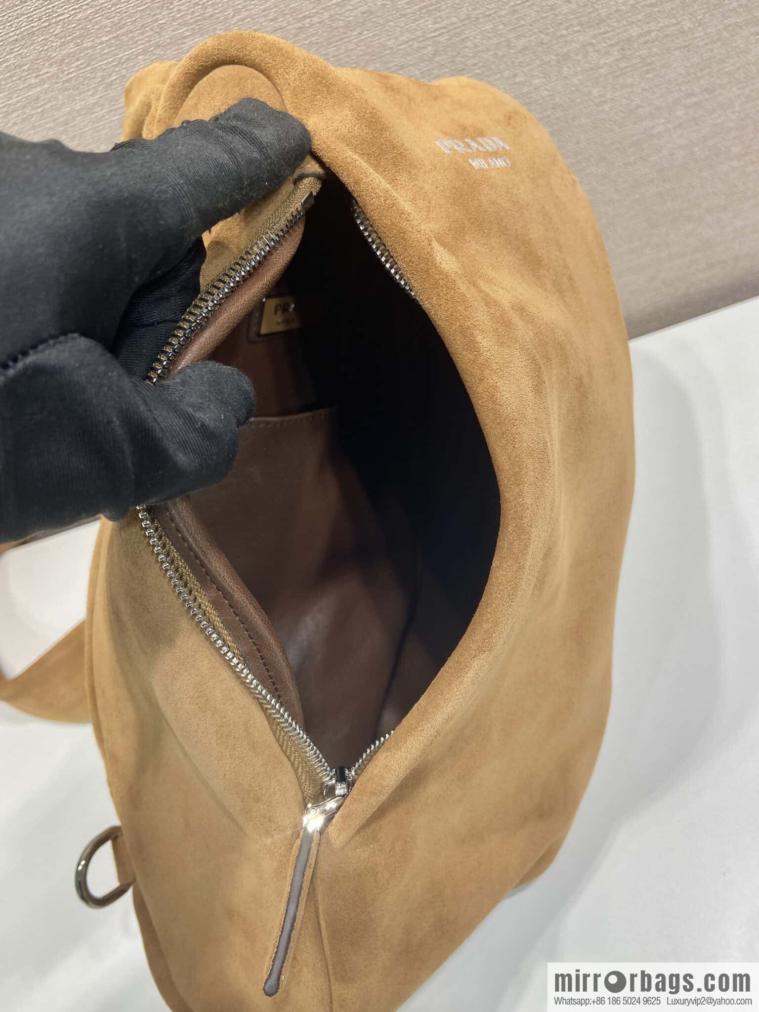 PRADA 🎉 new breast bag 🎉 2VZ114 suede🎉🎉