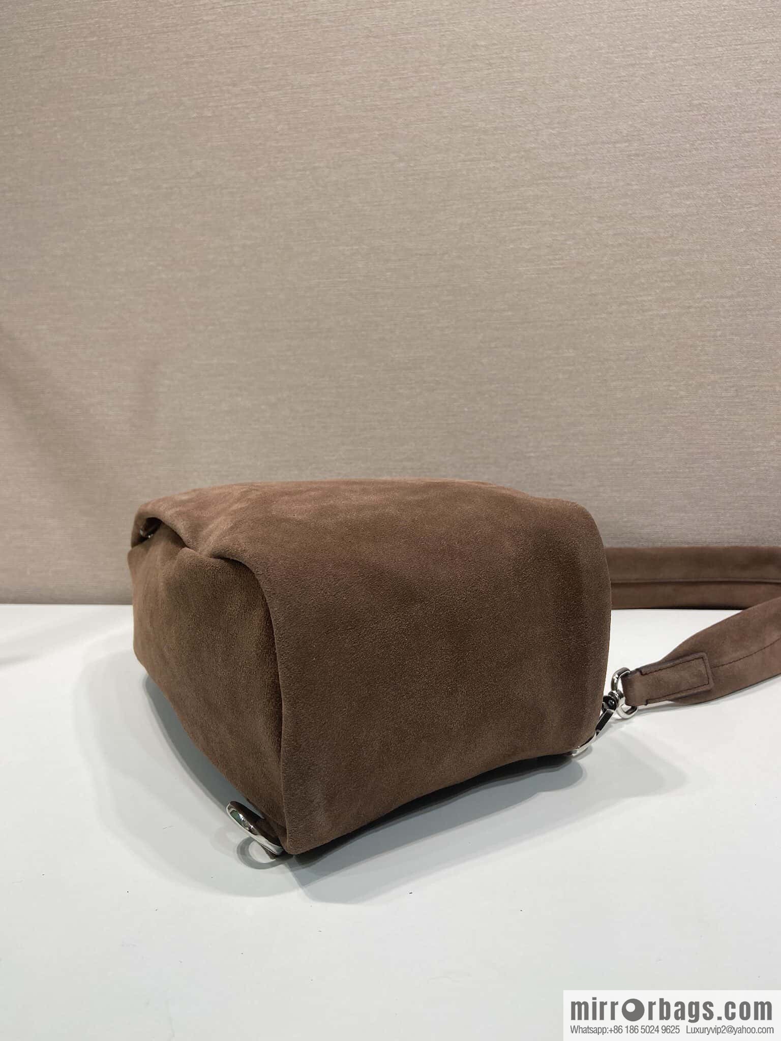 PRADA 🎉 new breast bag 🎉 2VZ114 suede🎉🎉