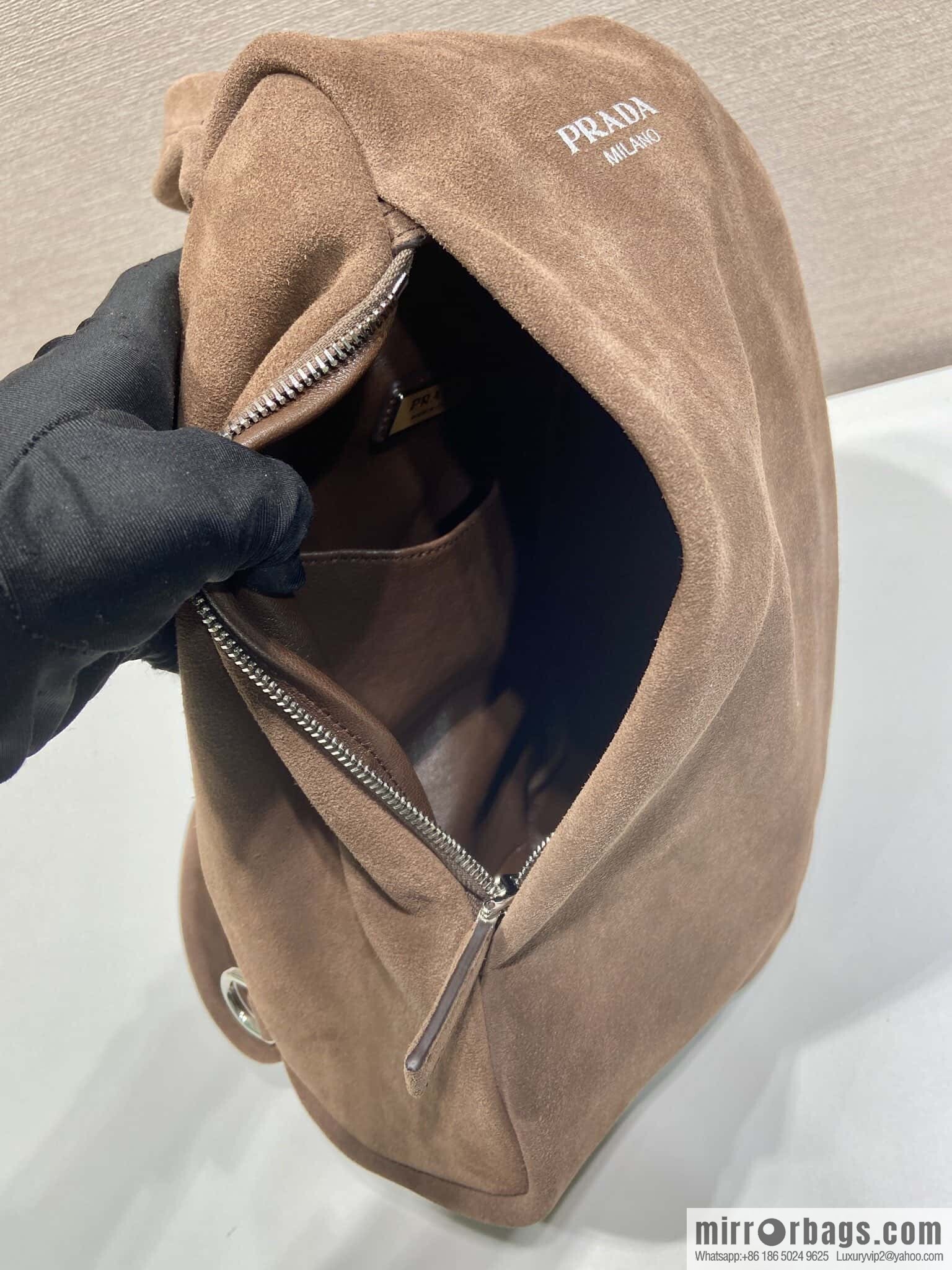 PRADA 🎉 new breast bag 🎉 2VZ114 suede🎉🎉