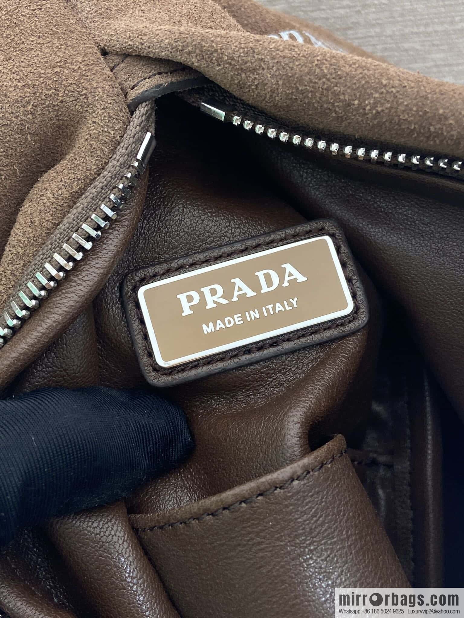 PRADA 🎉 new breast bag 🎉 2VZ114 suede🎉🎉