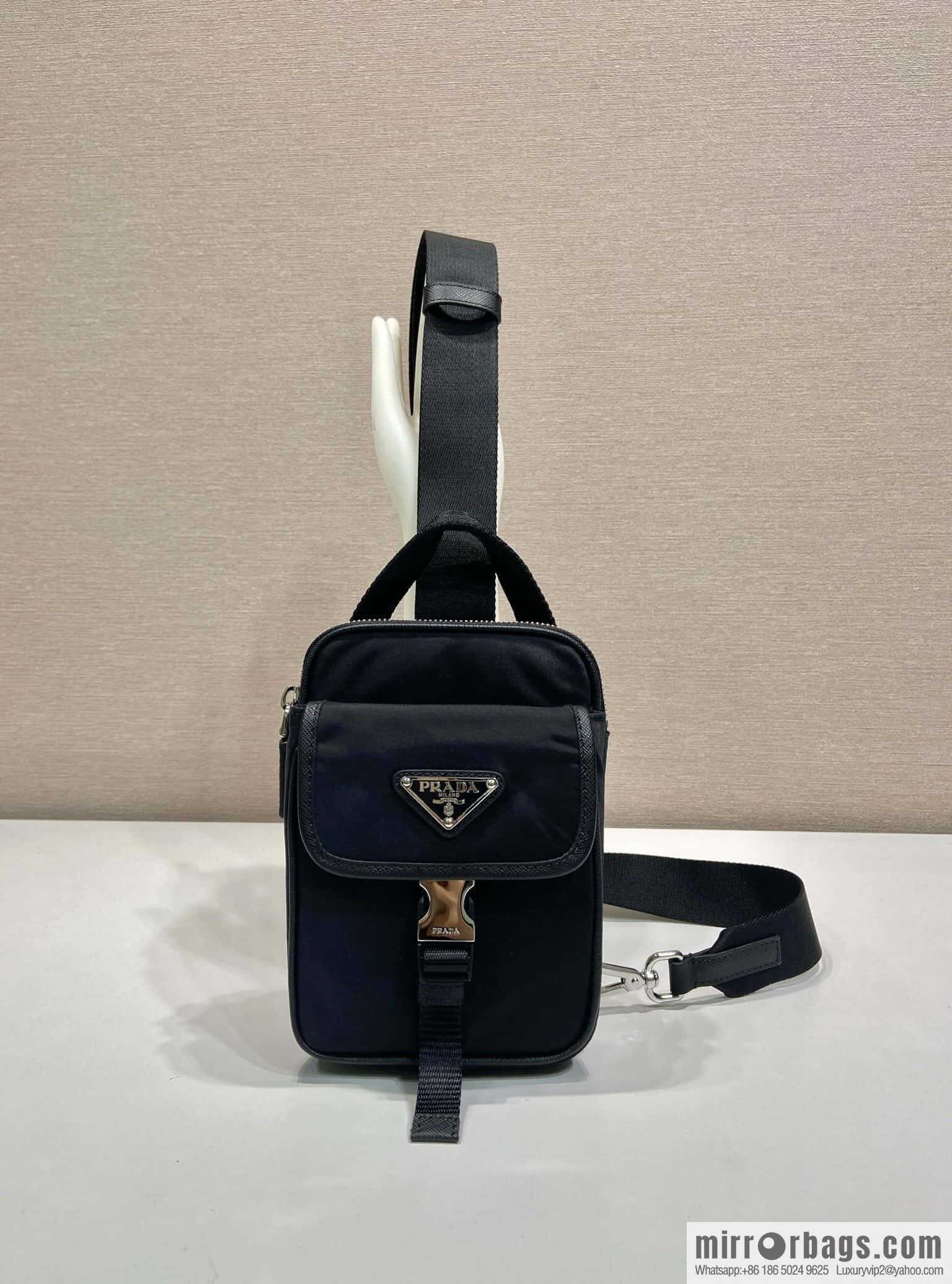PRADA 🎉 new mobile phone breast bag 🎉 2ZH194🎉🎉