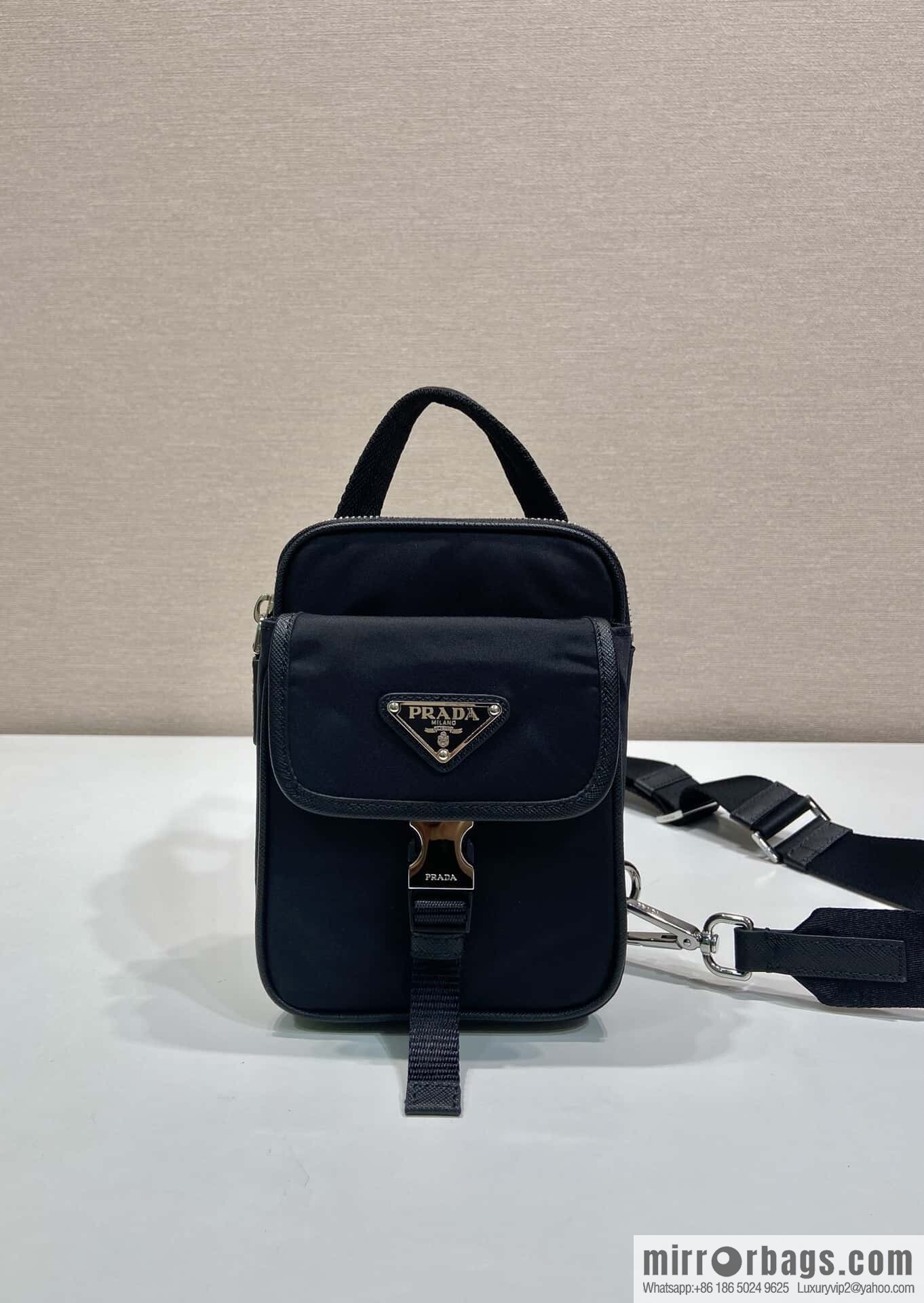 PRADA 🎉 new mobile phone breast bag 🎉 2ZH194🎉🎉