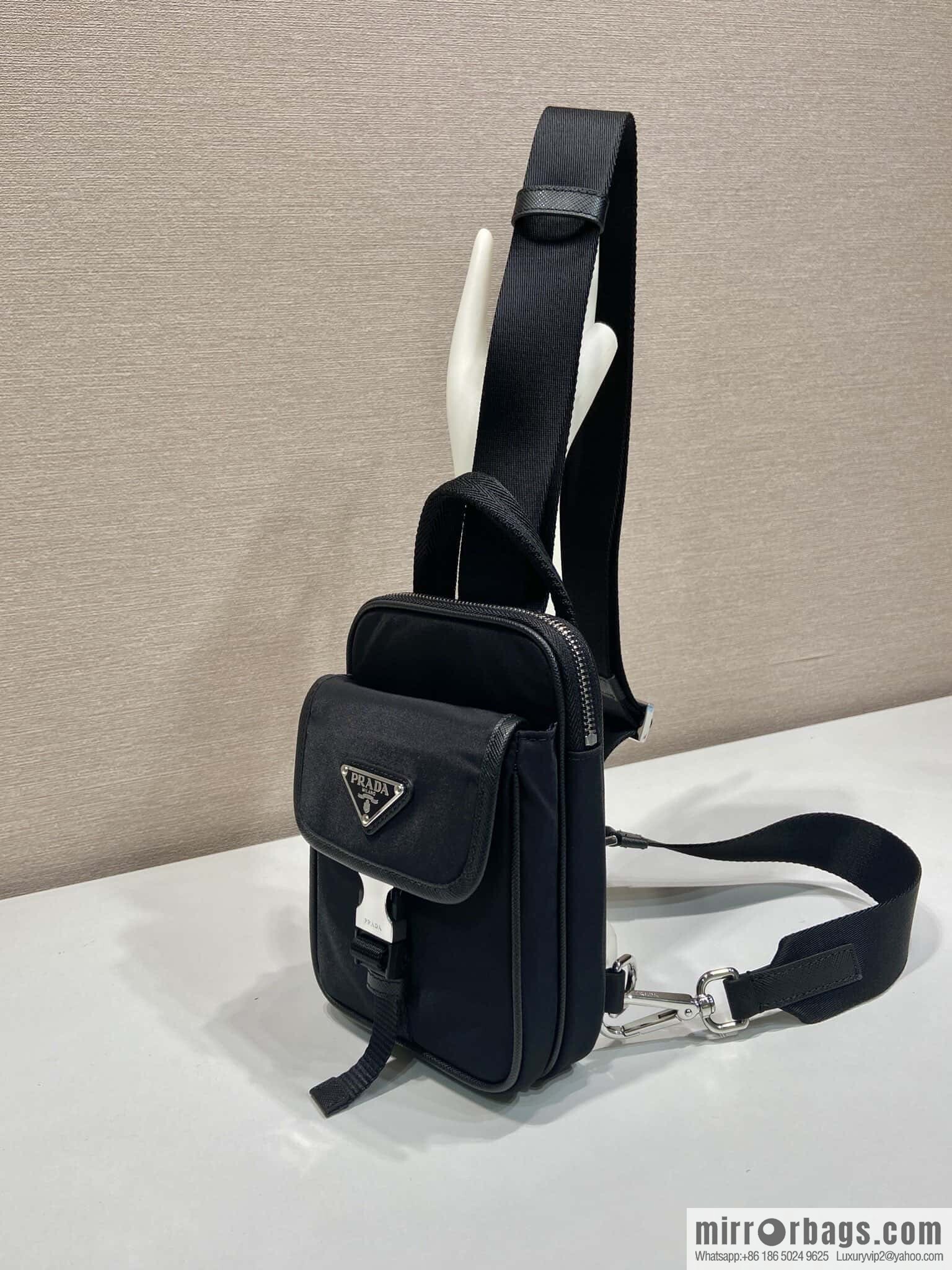 PRADA 🎉 new mobile phone breast bag 🎉 2ZH194🎉🎉