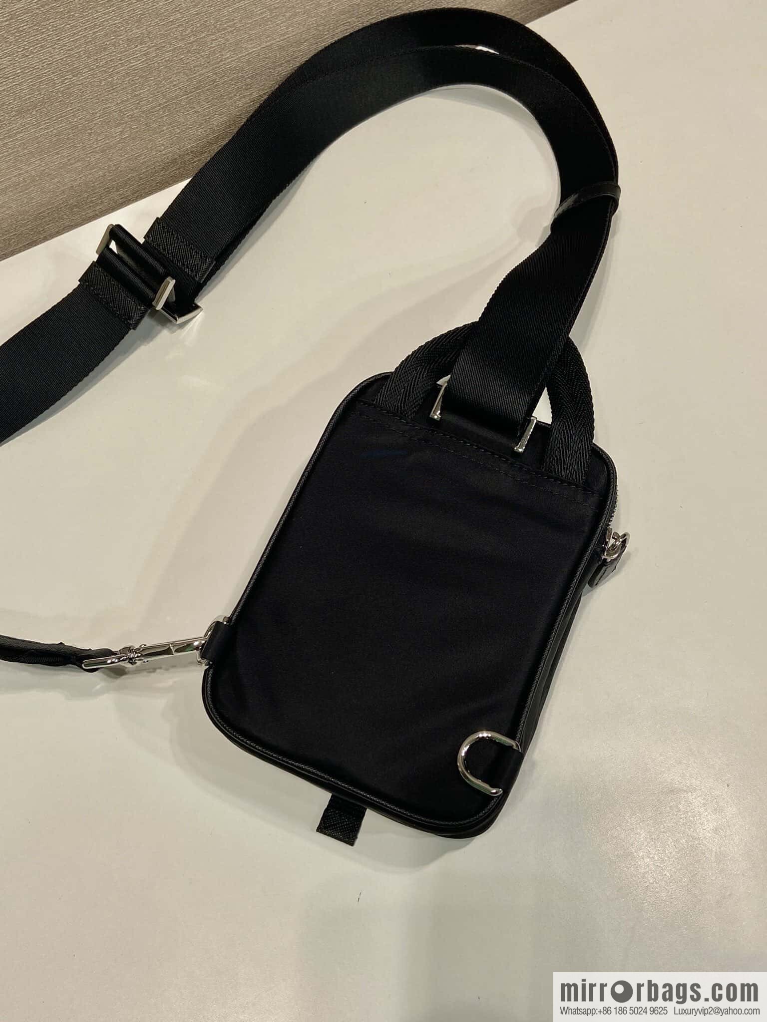 PRADA 🎉 new mobile phone breast bag 🎉 2ZH194🎉🎉