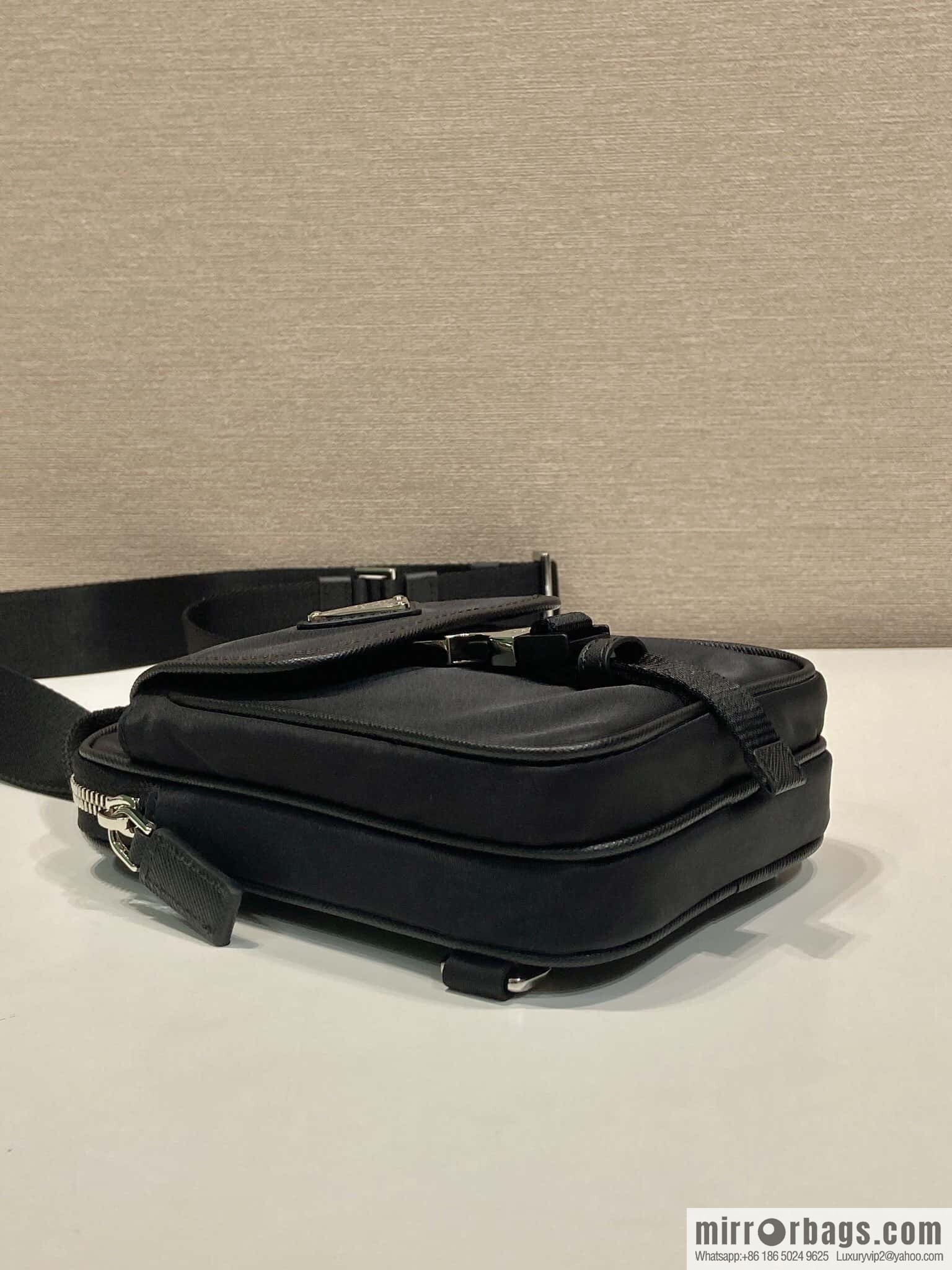 PRADA 🎉 new mobile phone breast bag 🎉 2ZH194🎉🎉