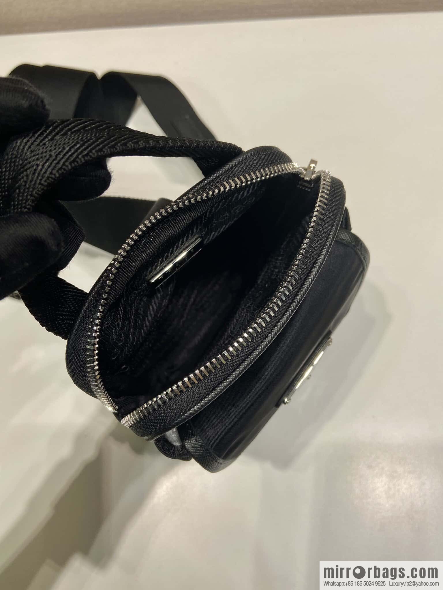 PRADA 🎉 new mobile phone breast bag 🎉 2ZH194🎉🎉