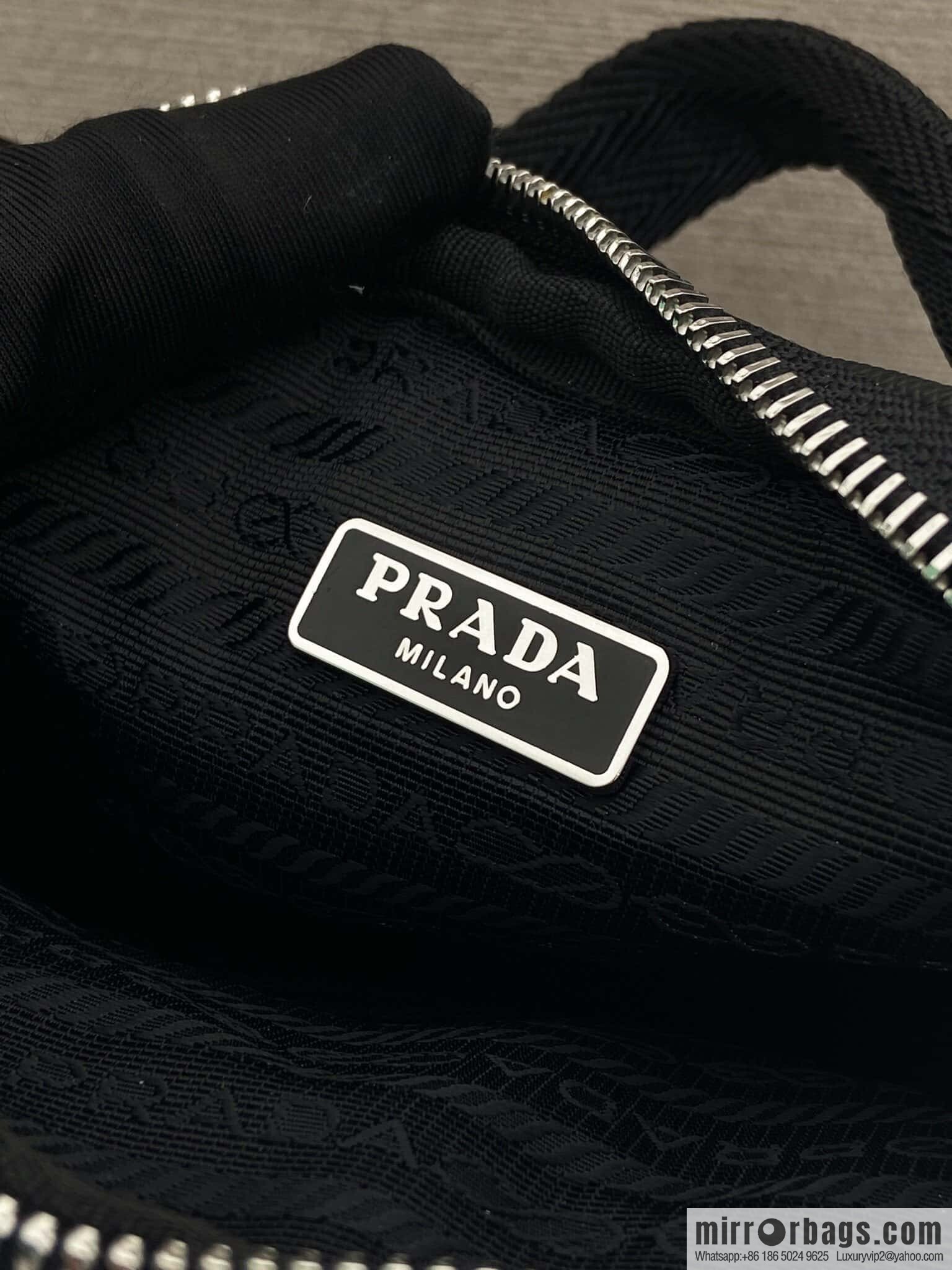 PRADA 🎉 new mobile phone breast bag 🎉 2ZH194🎉🎉