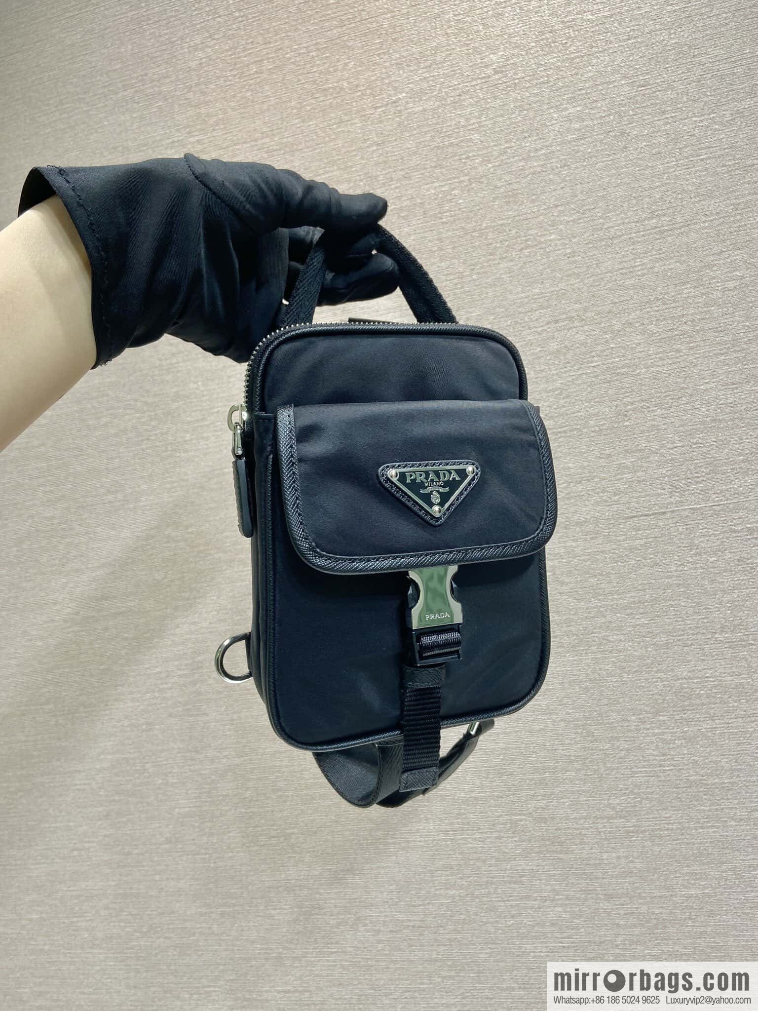 PRADA 🎉 new mobile phone breast bag 🎉 2ZH194🎉🎉
