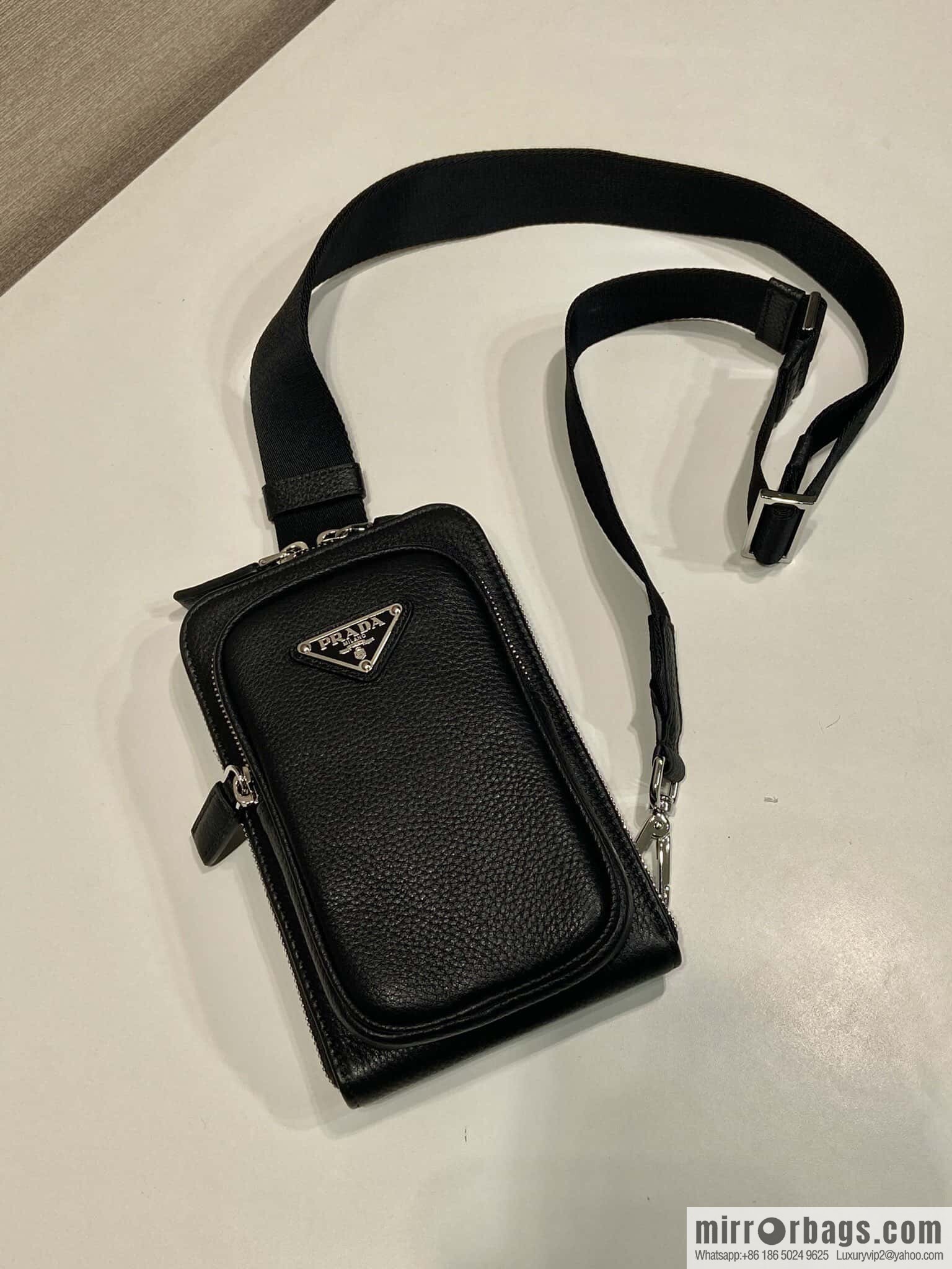 PRADA 🎉 new mobile phone bag 🎉 2VH195🎉🎉