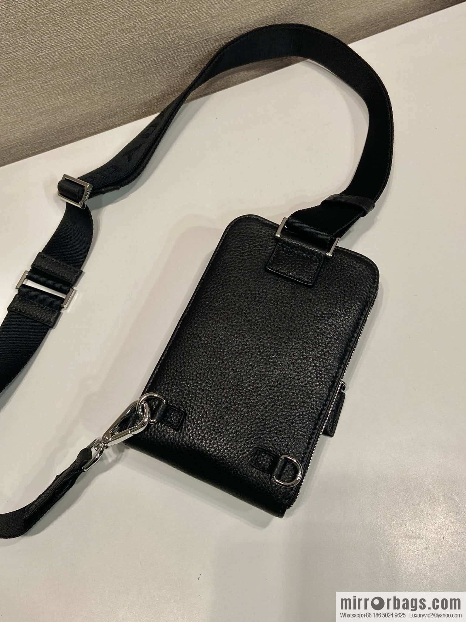PRADA 🎉 new mobile phone bag 🎉 2VH195🎉🎉