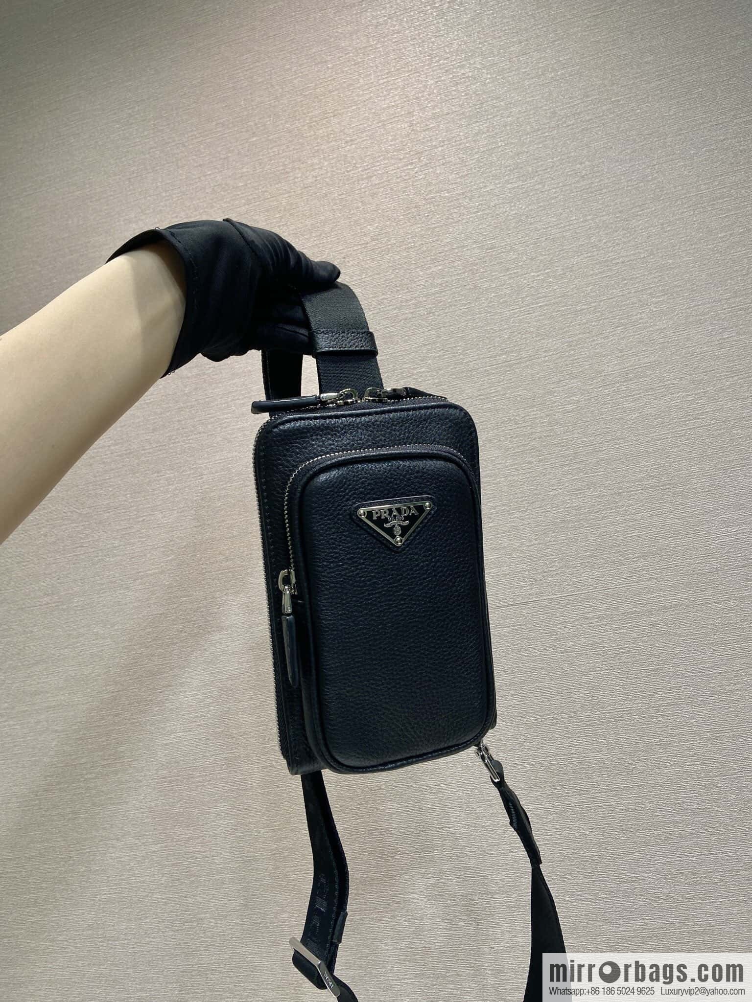 PRADA 🎉 new mobile phone bag 🎉 2VH195🎉🎉