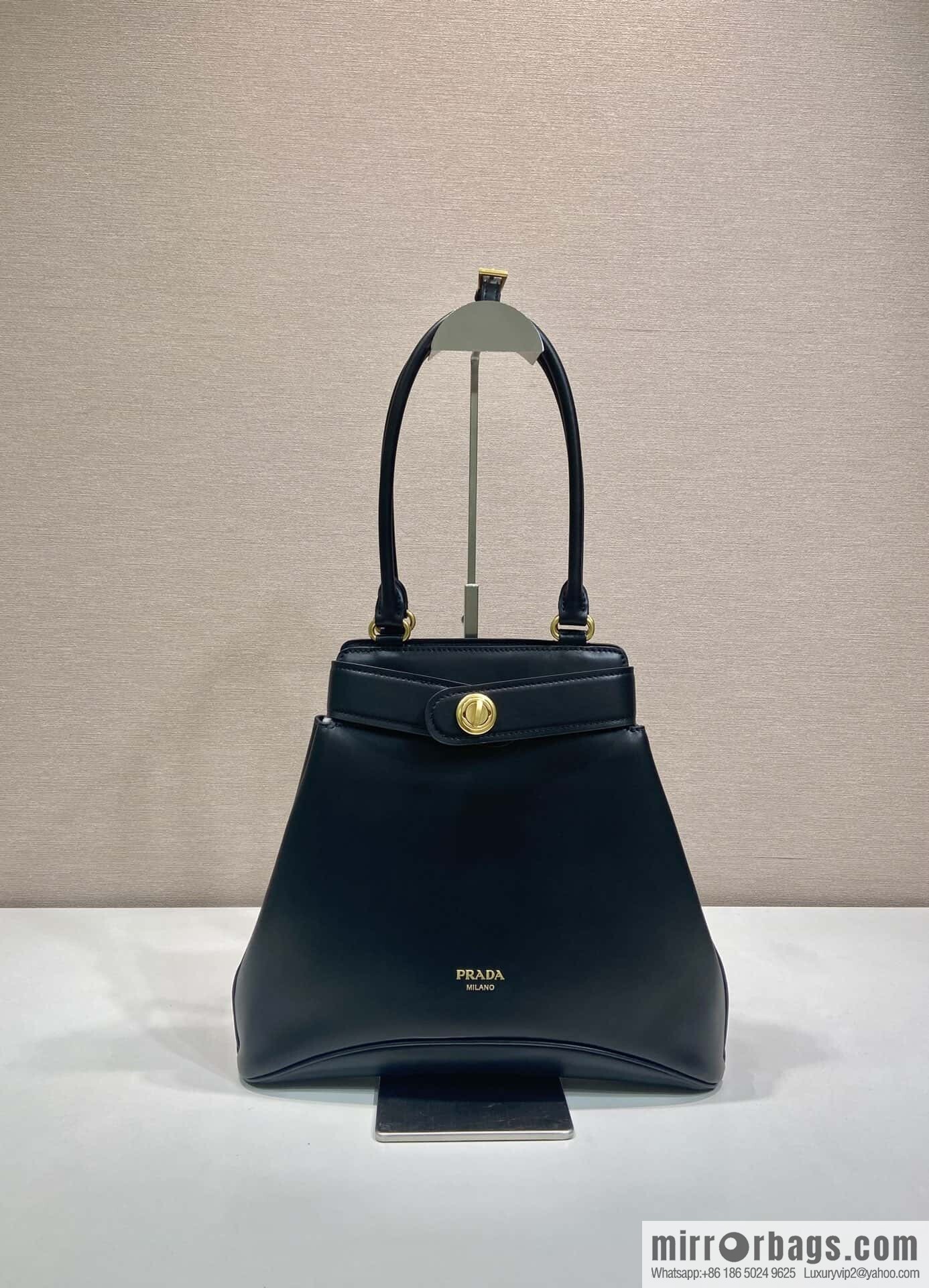 PRADA 🎉 new 🎉 1BG567 long arm 🎉🎉 black