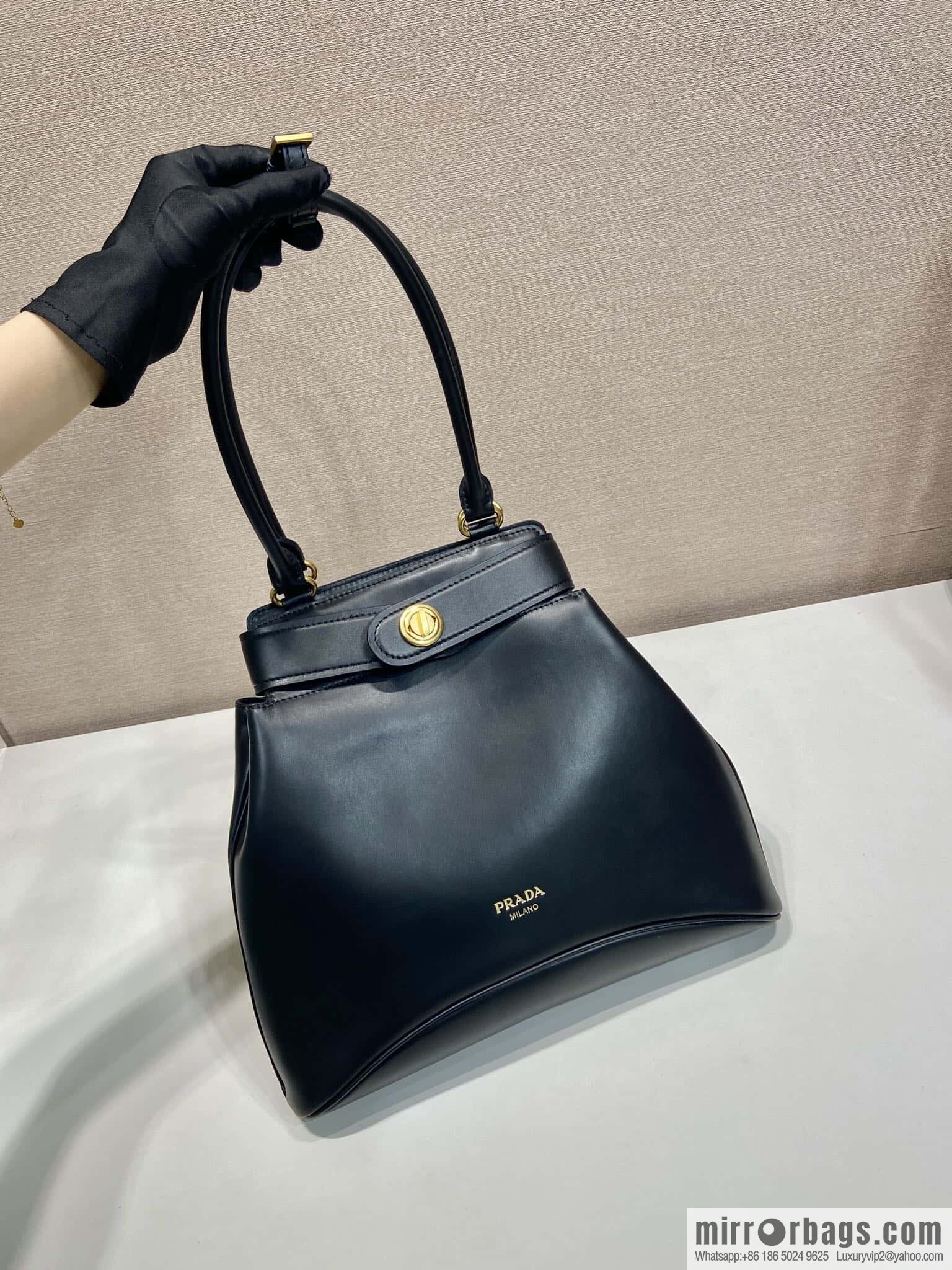 PRADA 🎉 new 🎉 1BG567 long arm 🎉🎉 black