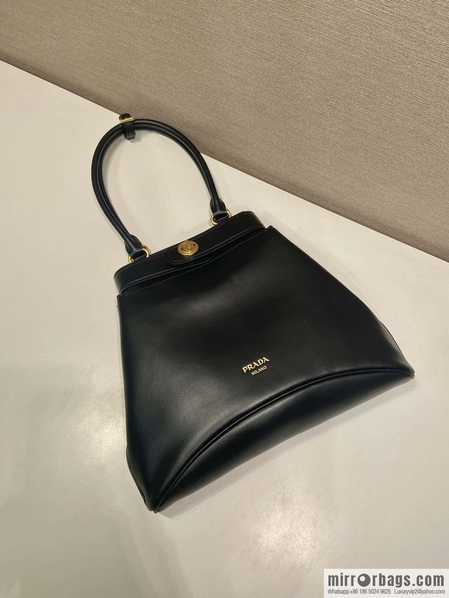 PRADA 🎉 new 🎉 1BG567 long arm 🎉🎉 black