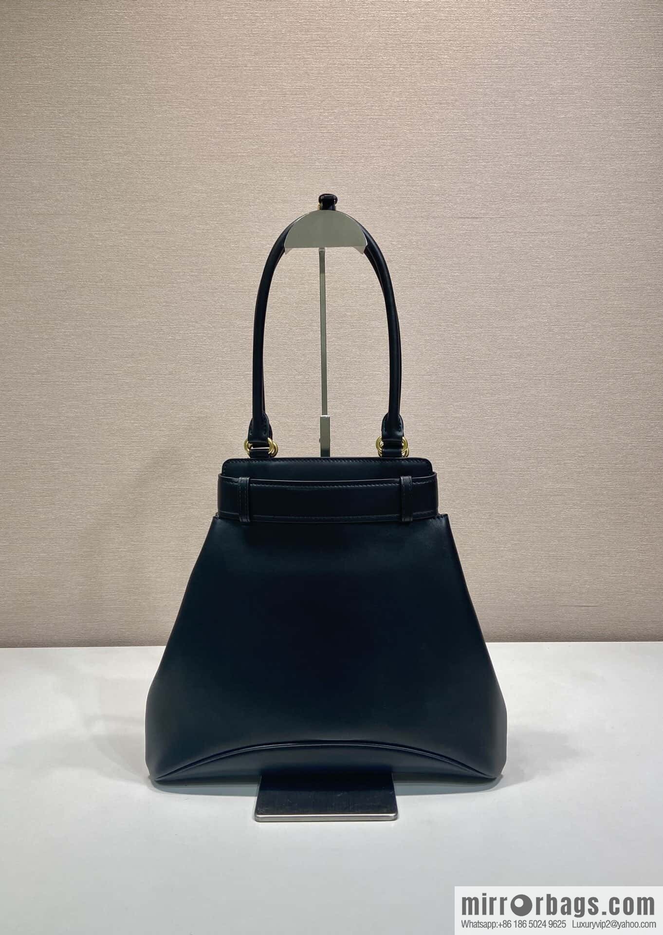 PRADA 🎉 new 🎉 1BG567 long arm 🎉🎉 black