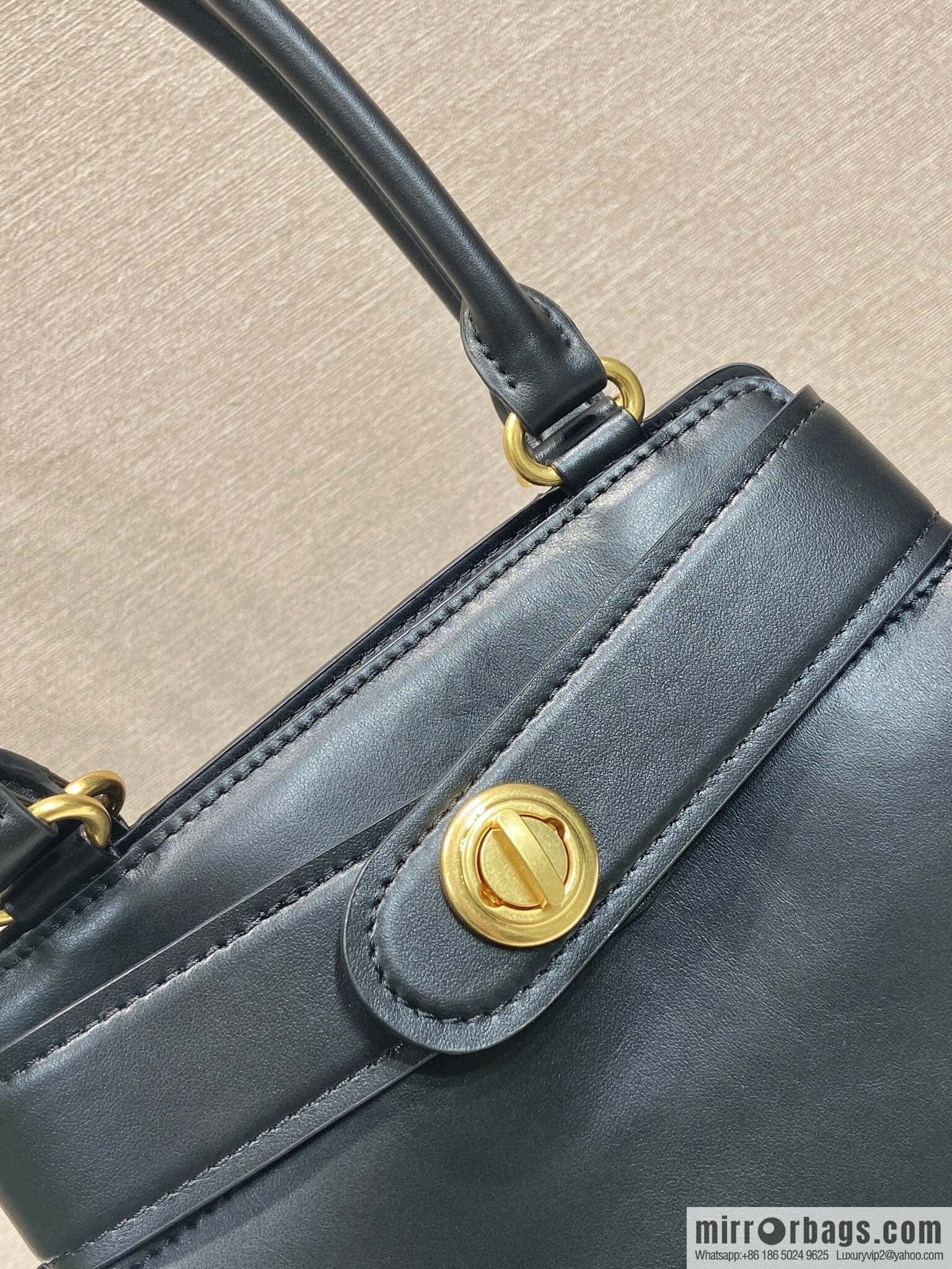 PRADA 🎉 new 🎉 1BG567 long arm 🎉🎉 black