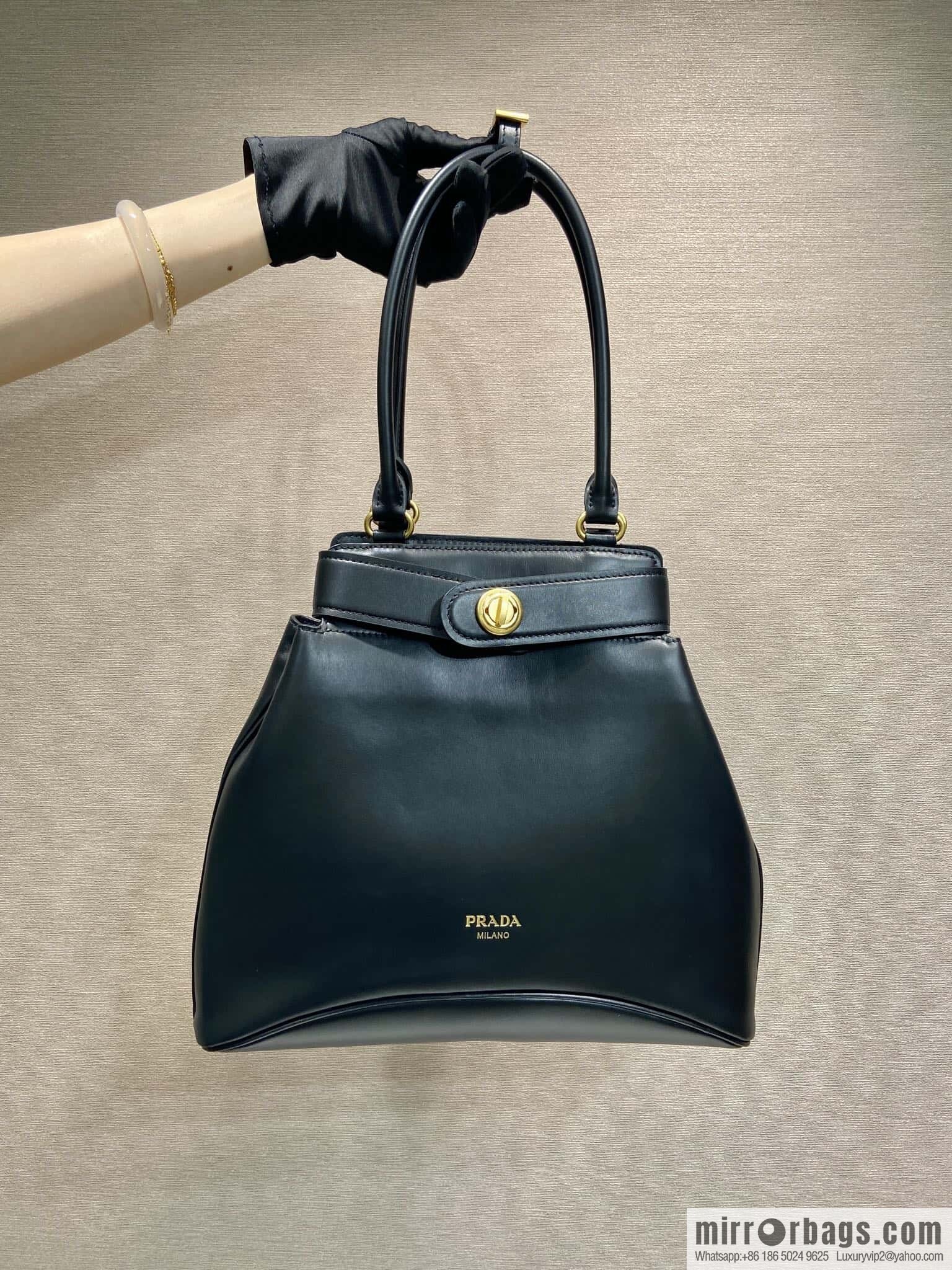 PRADA 🎉 new 🎉 1BG567 long arm 🎉🎉 black